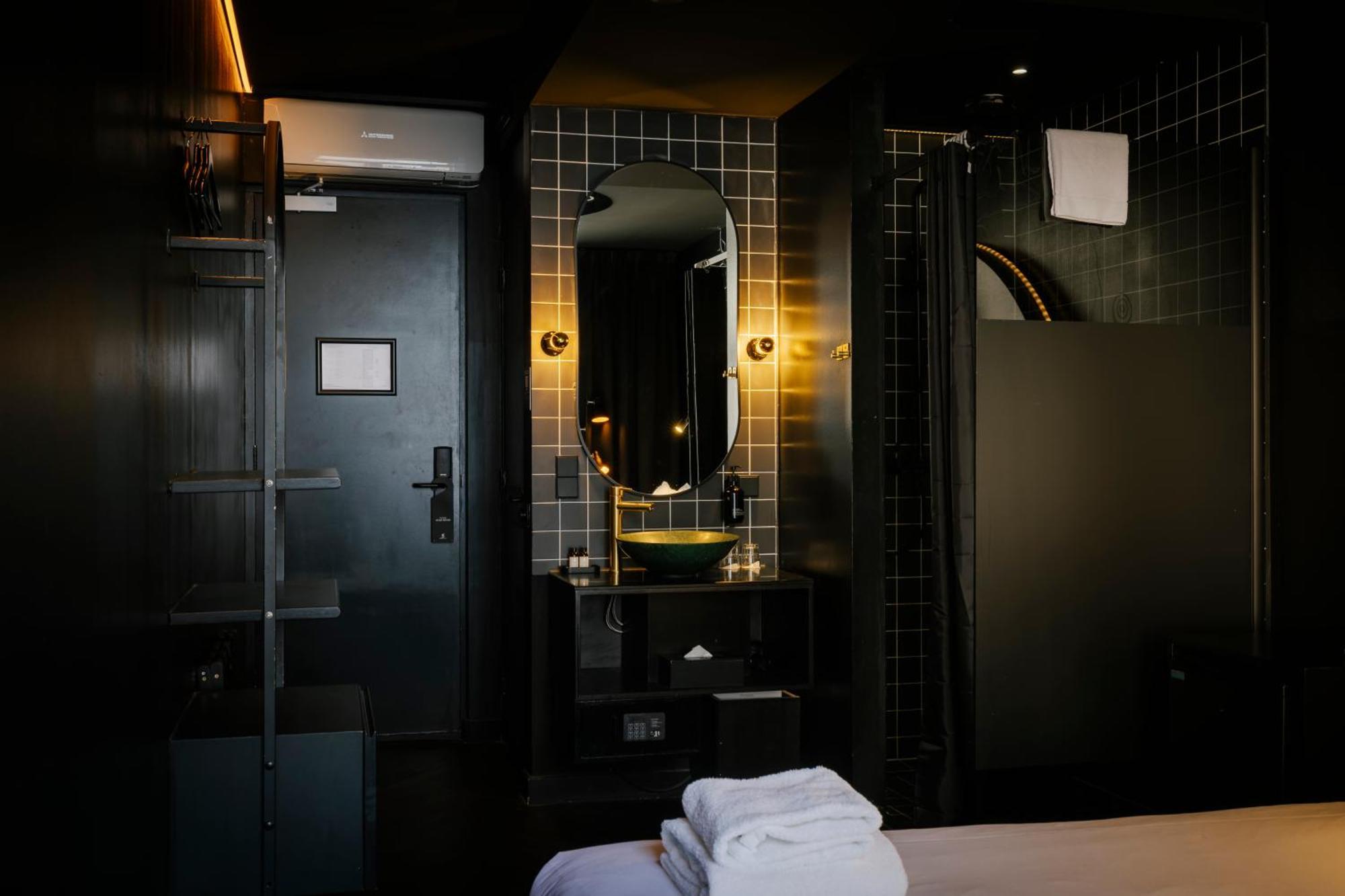 Double Room "Le Noir" by SUPPER