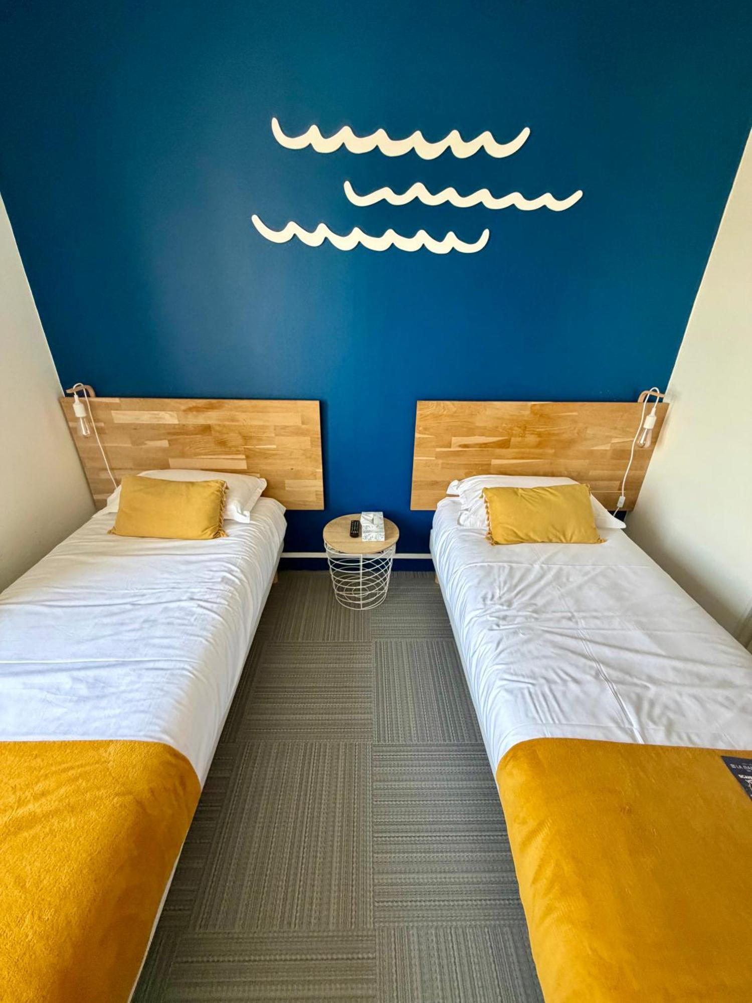Twin Room Shower