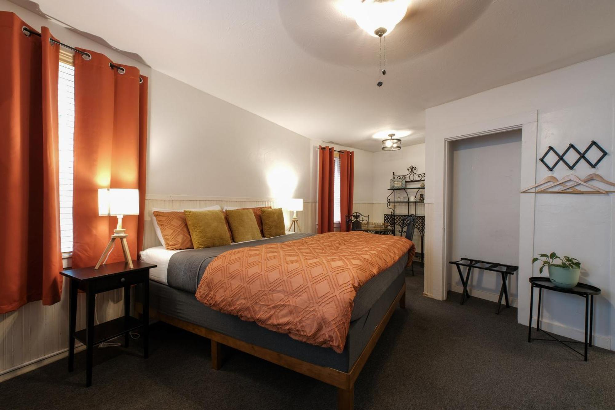 Deluxe King Room