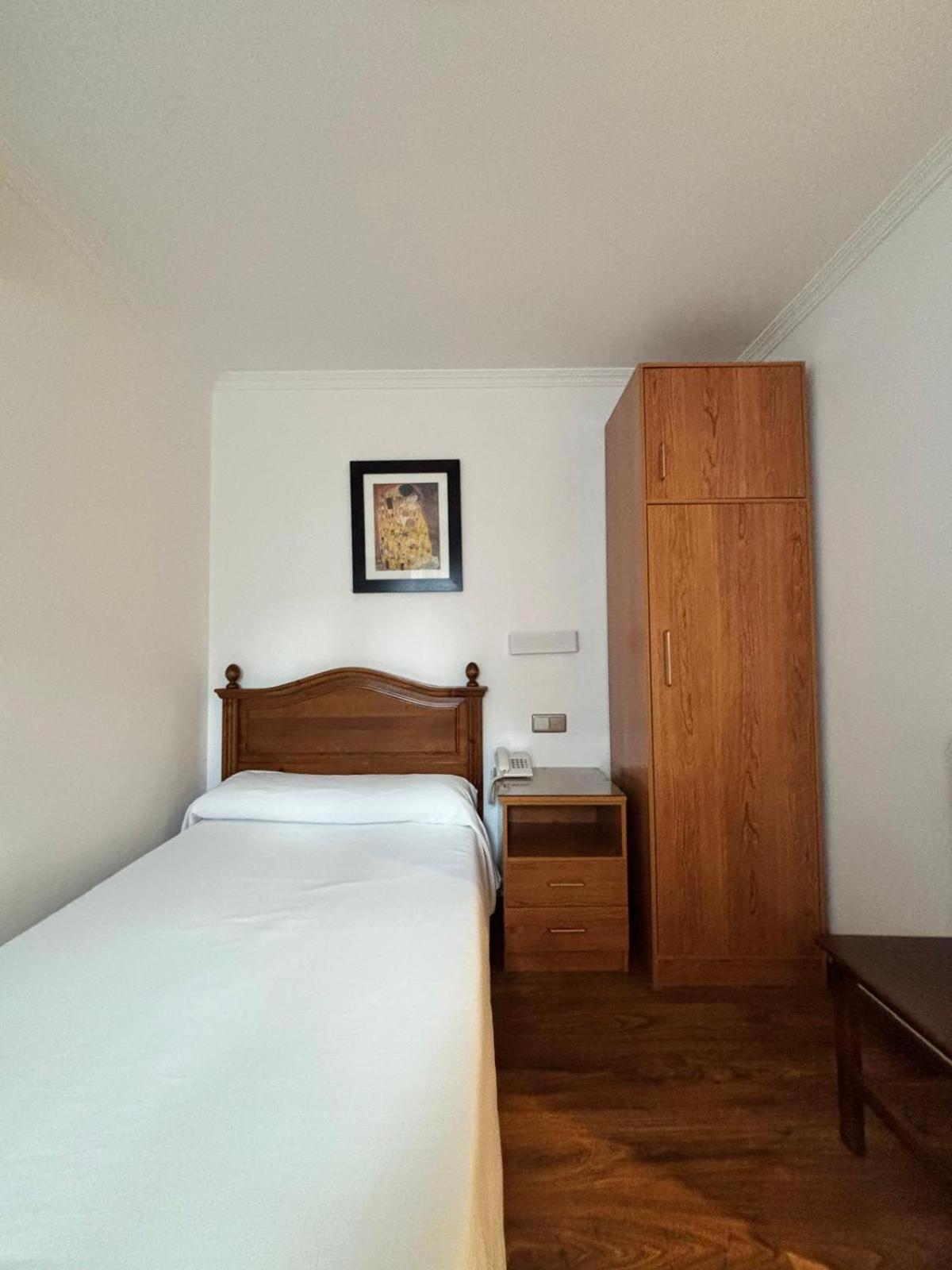 Single Room,1758504927:JPEG