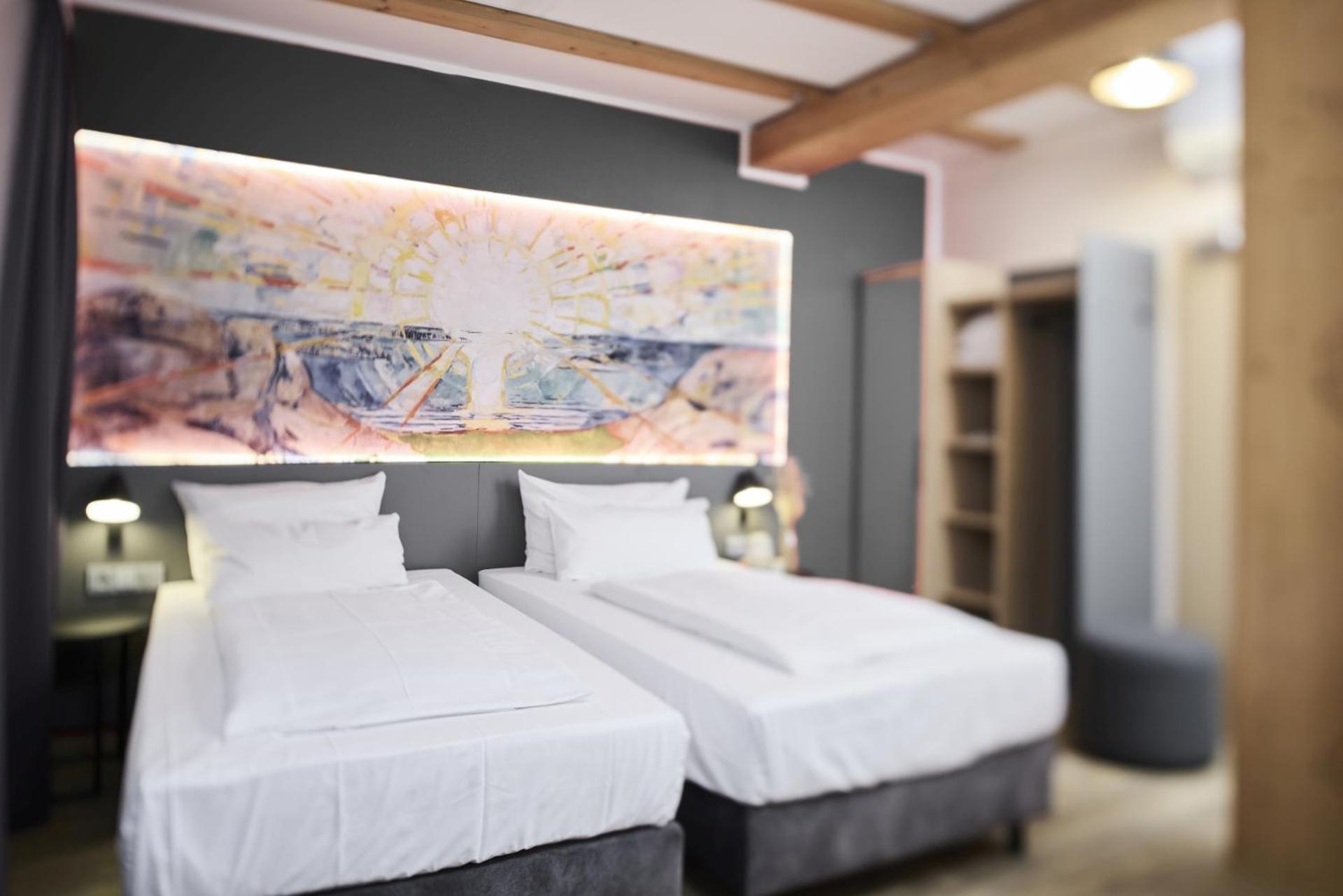 Double Room,1758518807:JPEG