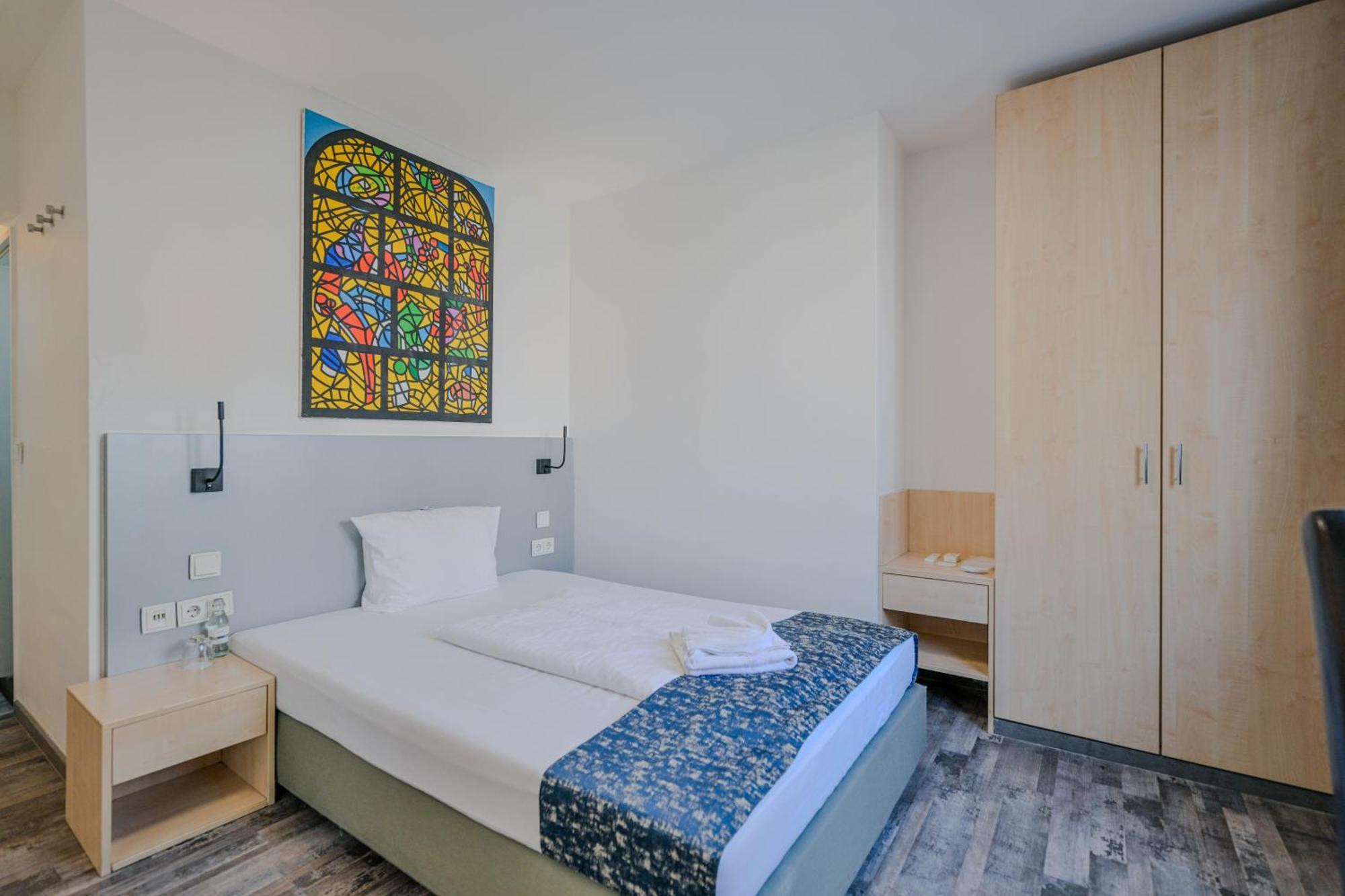 Single Room,1758518461:JPEG