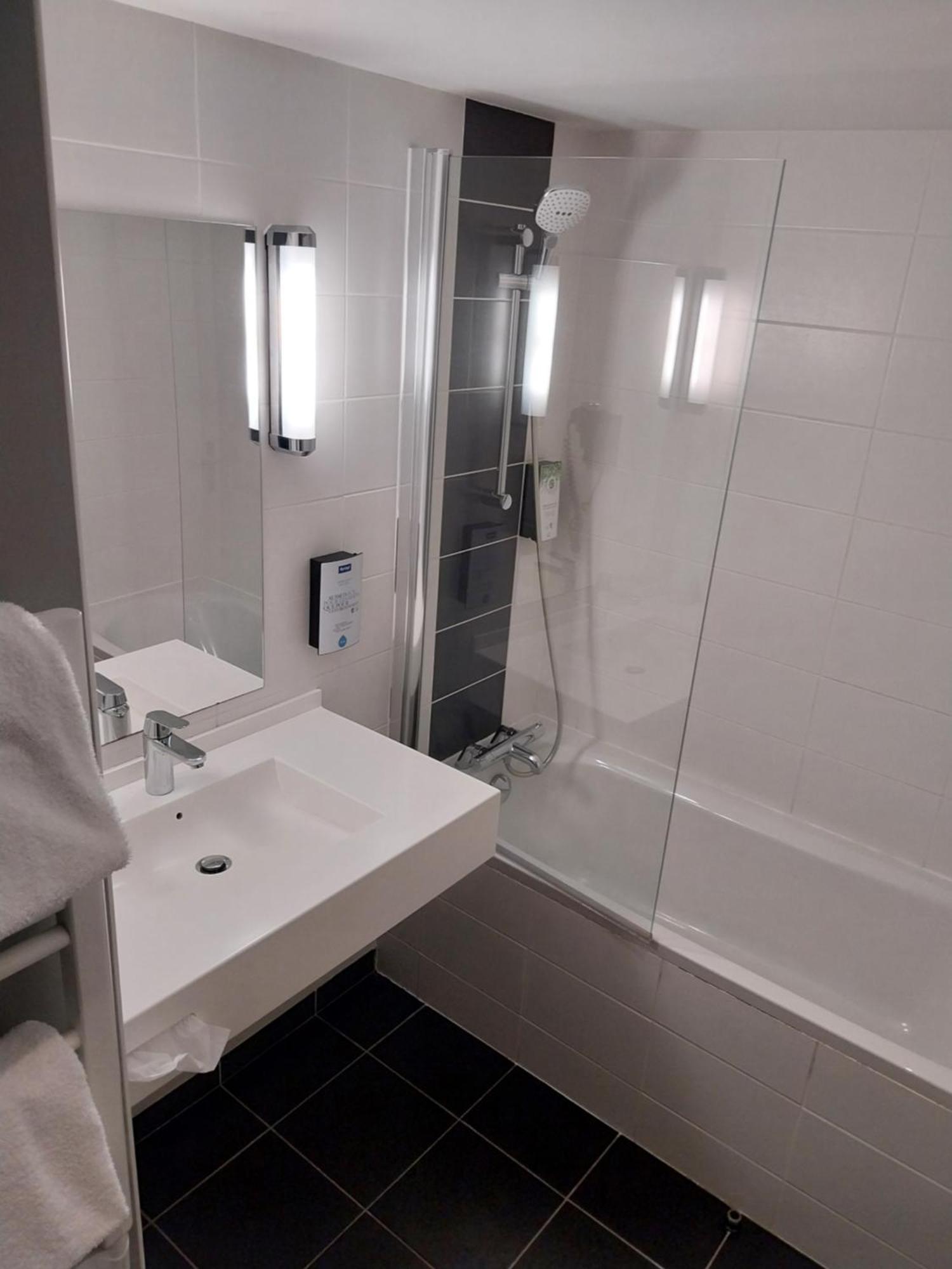 One Double Bed One Single Bed Superior Room,1758520879:JPEG