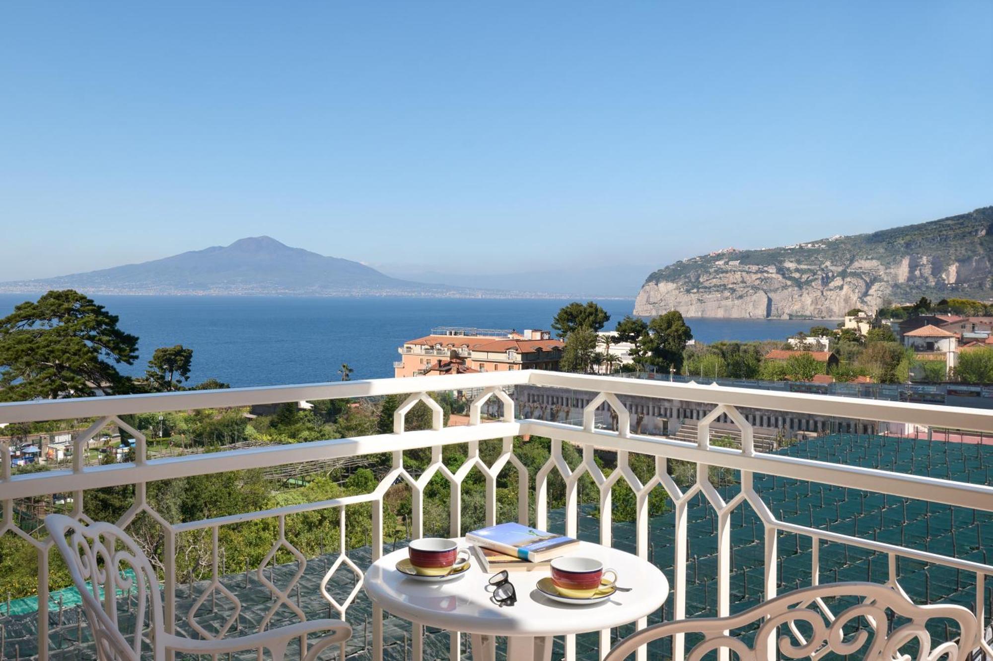 Deluxe Double or Twin Room Side Sea View
