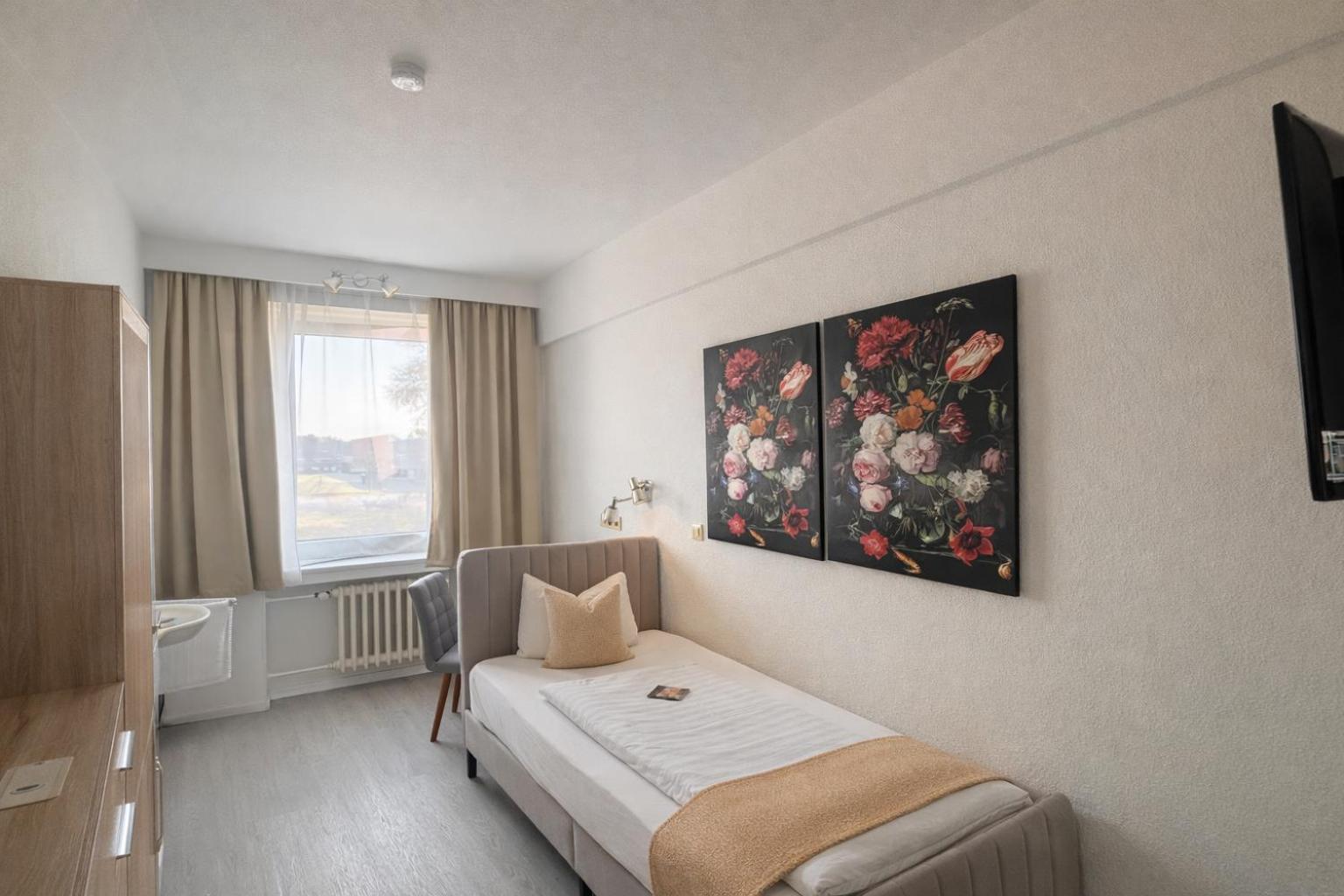 Single Room without Bathroom,1758528605:JPEG