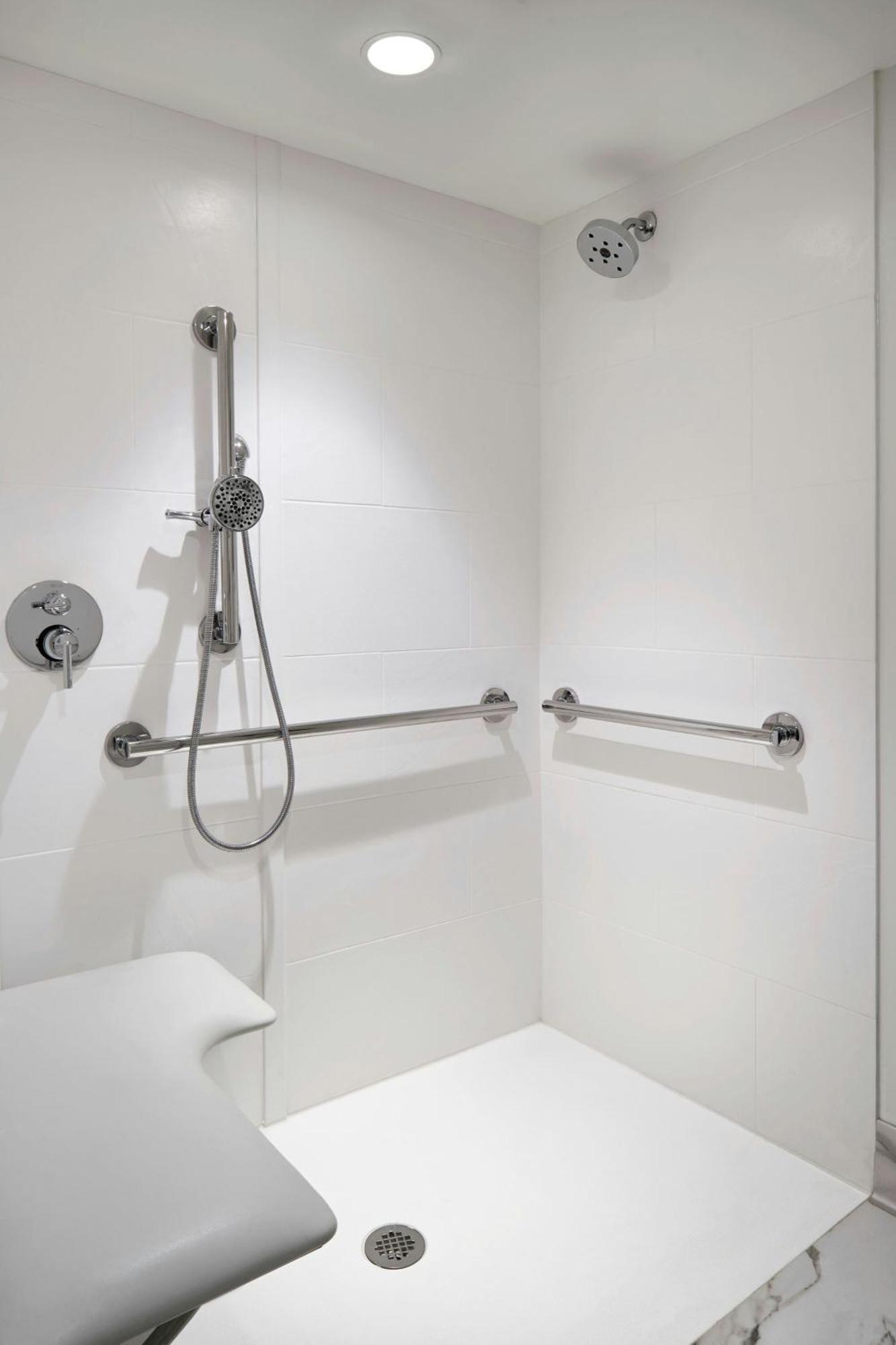 Executive Queen Room Two Queen Beds Roll Shower Mobility Accessible,1758530105:JPEG