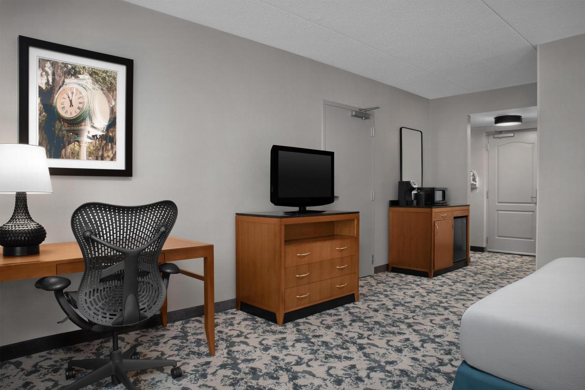 King Room with Bath Tub - Mobility Access