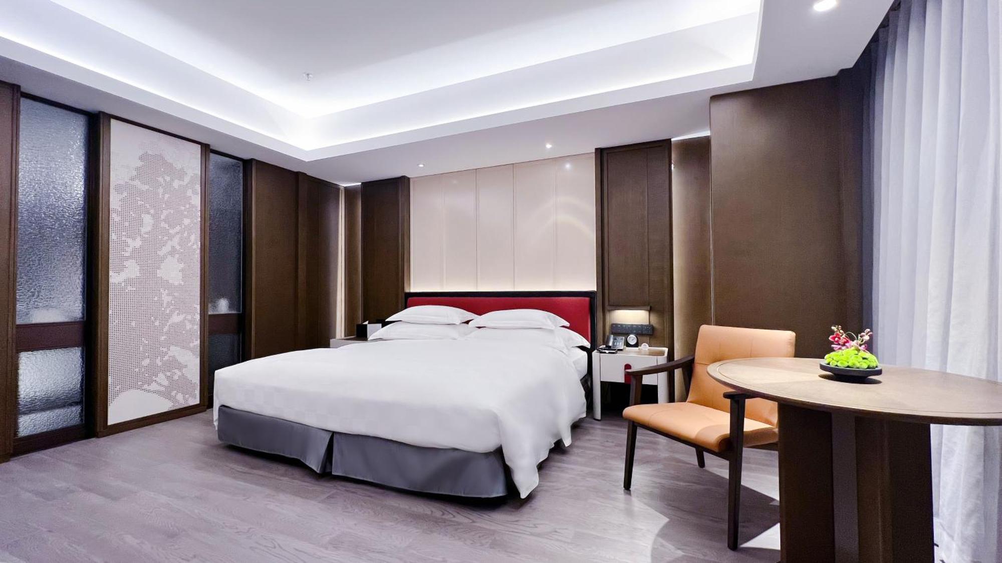 Grand King Room View