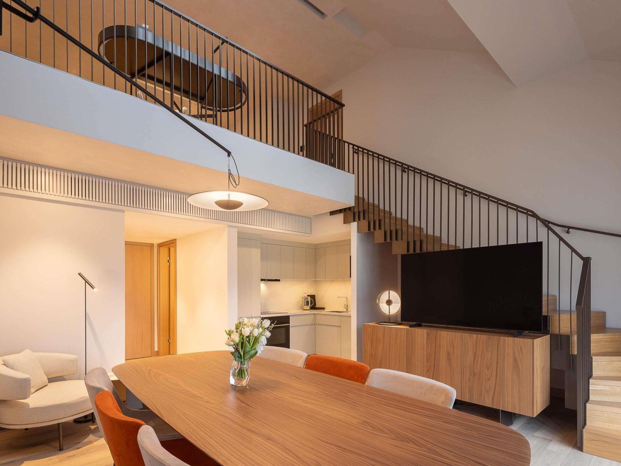 One-Bedroom King Residence with Kitchen,1758540270:JPEG