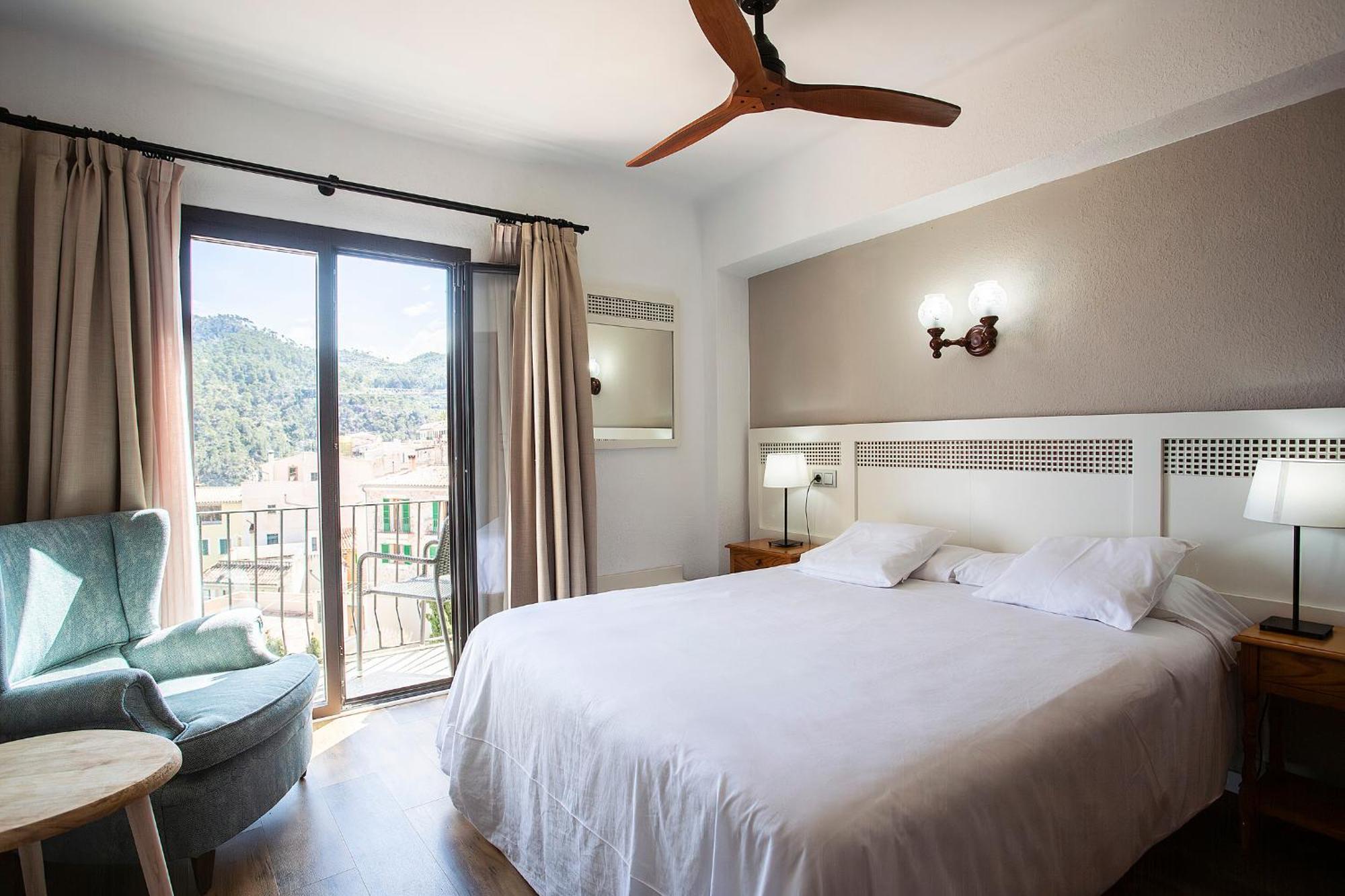 Double Room Balcony Partial Sea View