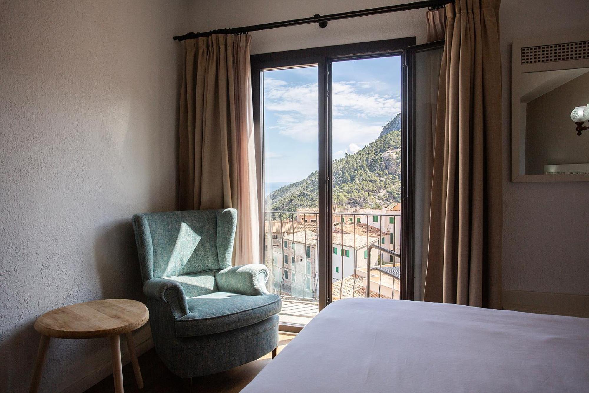 Double Room Balcony Partial Sea View