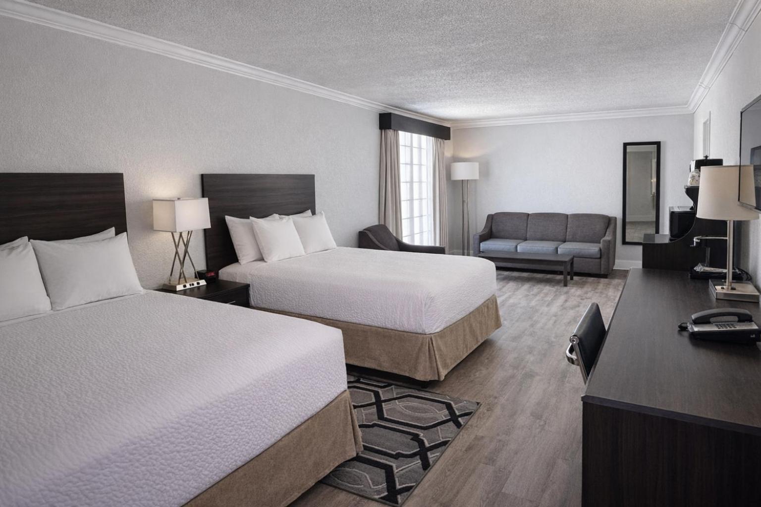 Suite Two Queen Beds Sofa Bed Non-Smoking