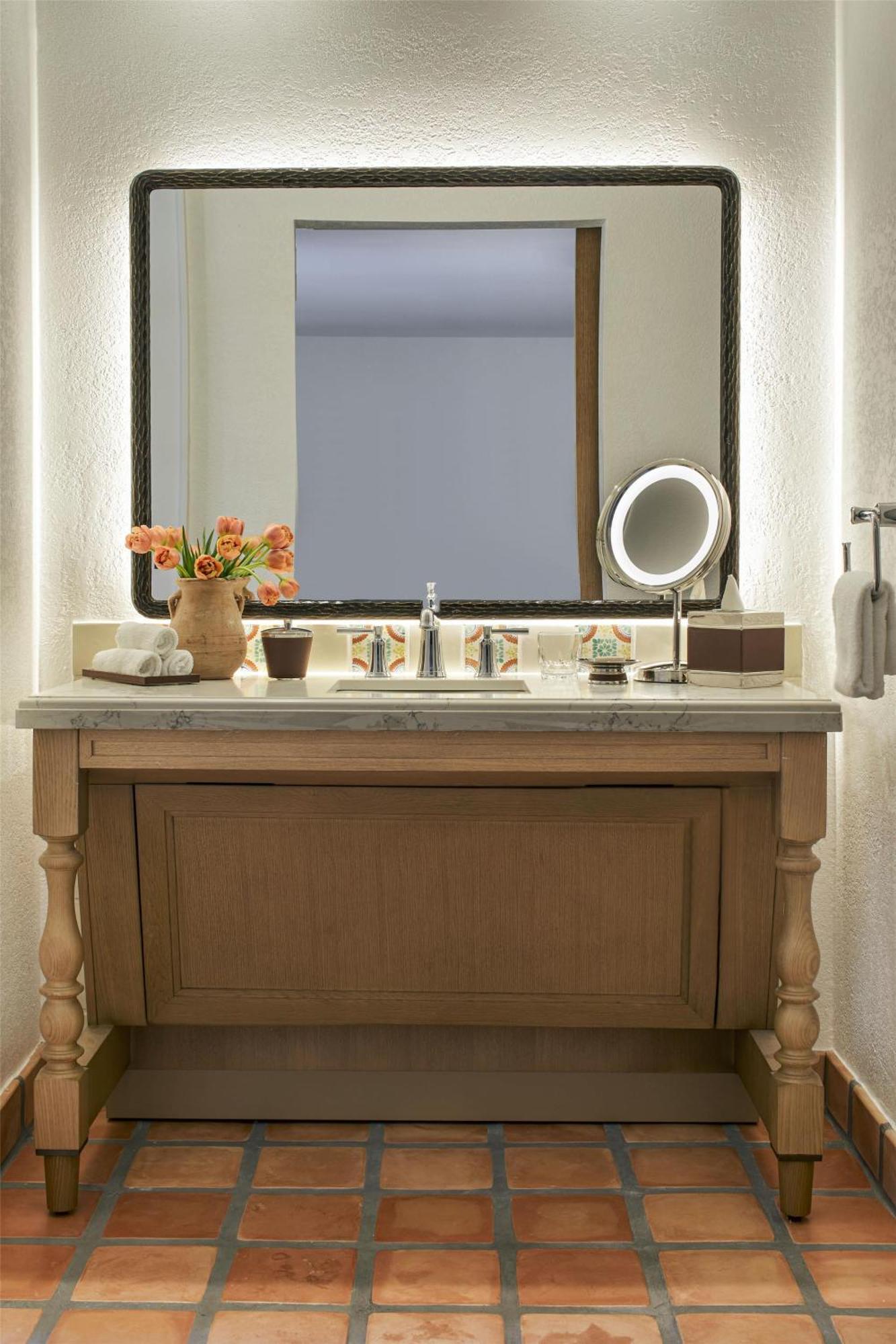 Resort King Mobility Access Bath Tub