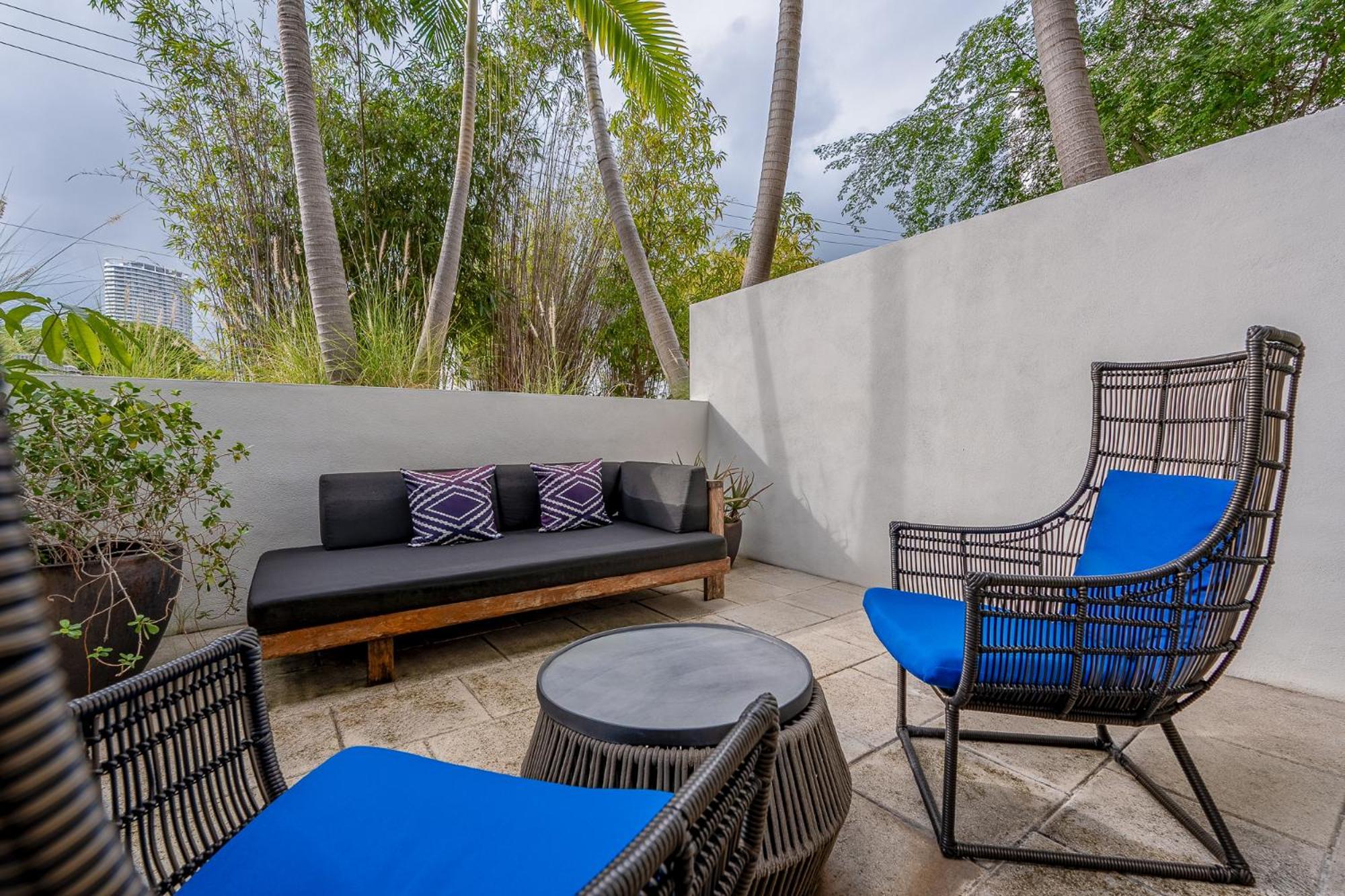 Deluxe Room terrace King Bed