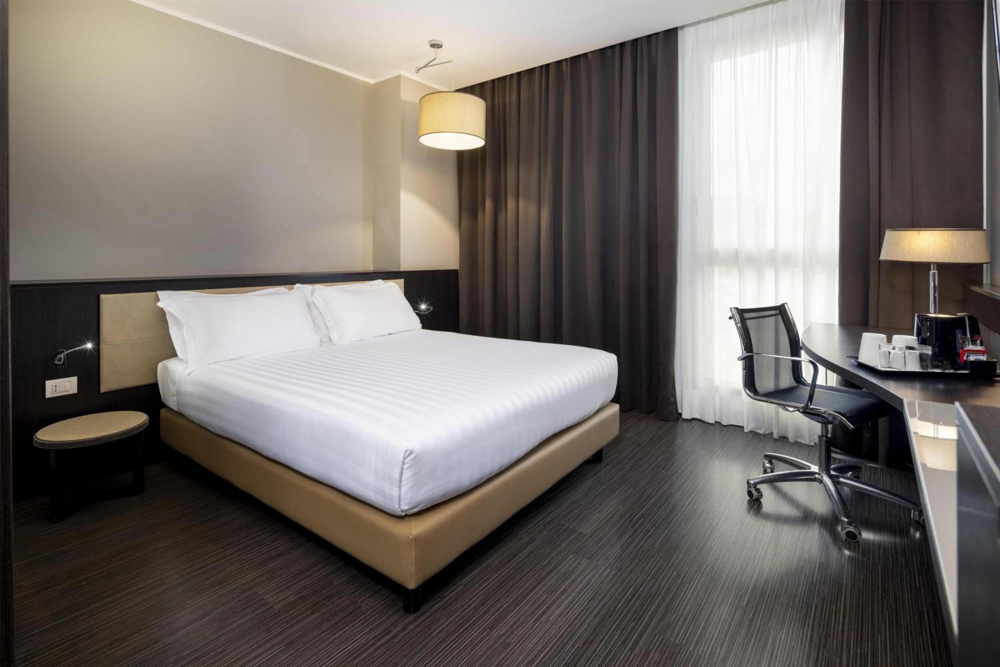 Standard Queen Room Queen Bed Non-Smoking