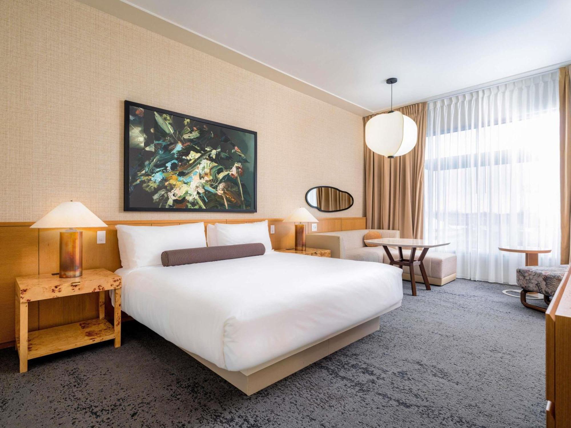 Deluxe King Room