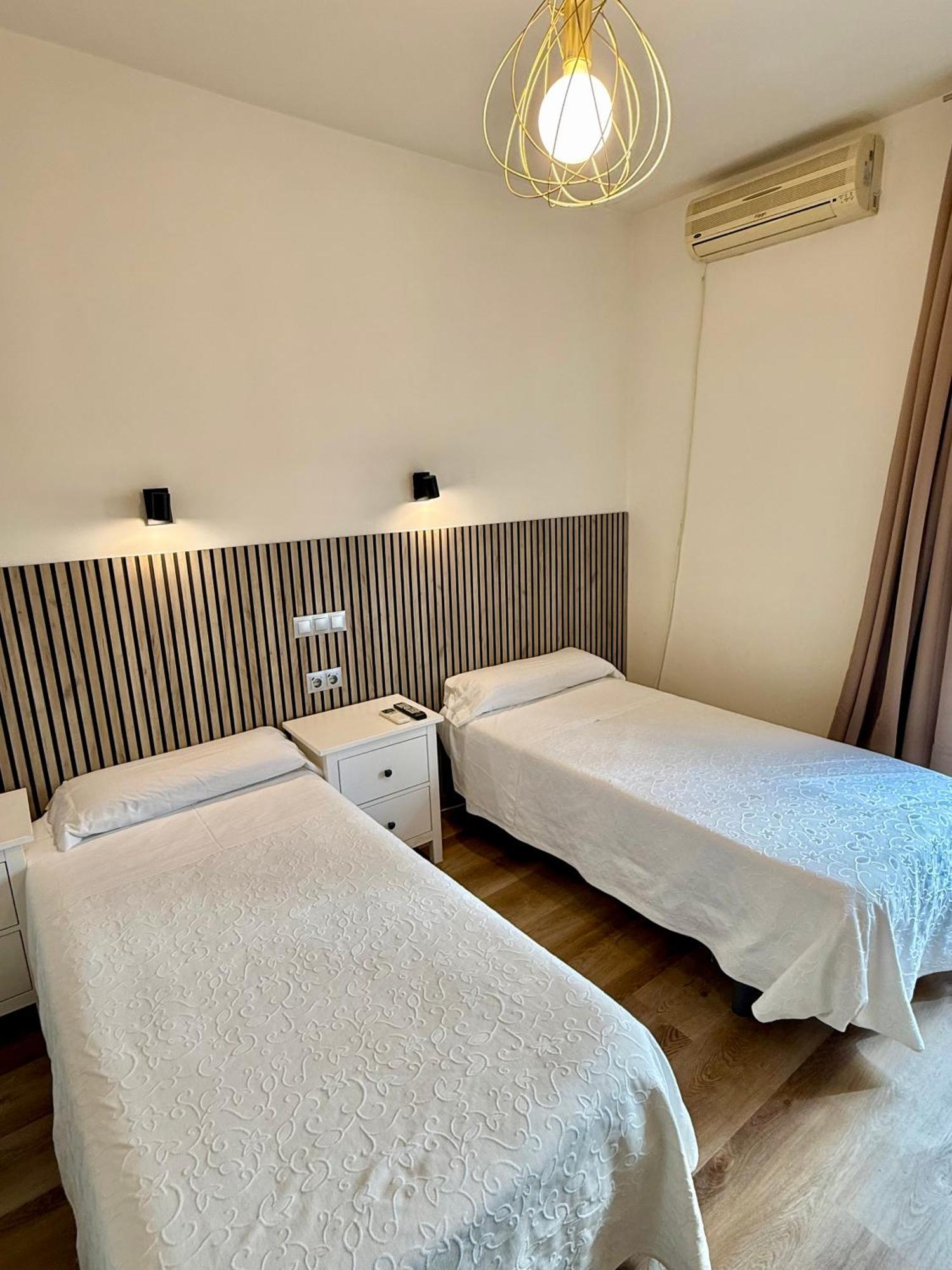 Twin Room,1758564657:JPEG