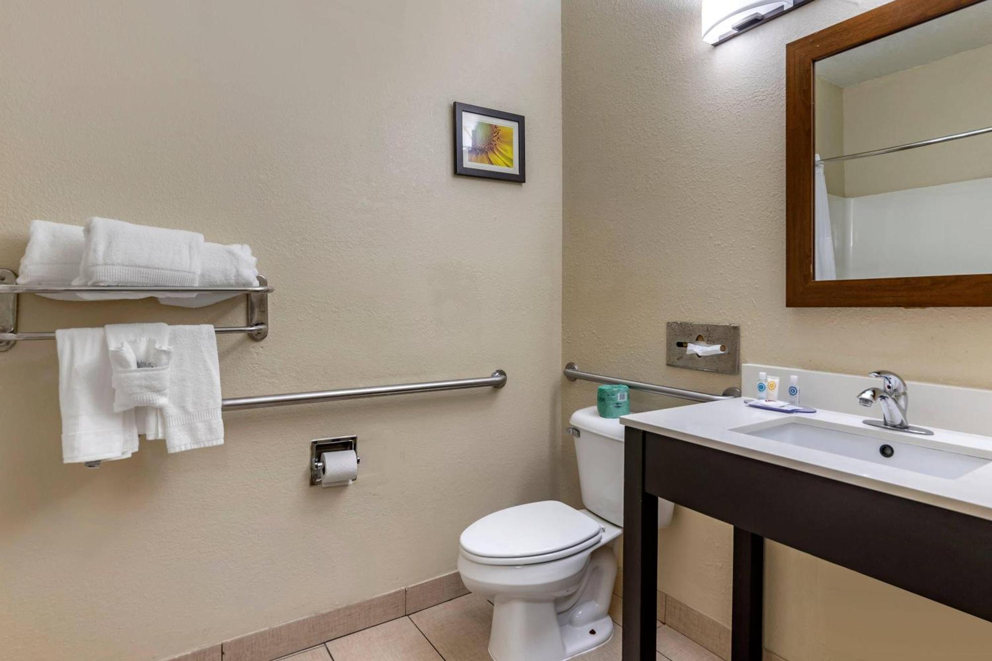 King Room Accessible Tub Accessible or Non-Smoking