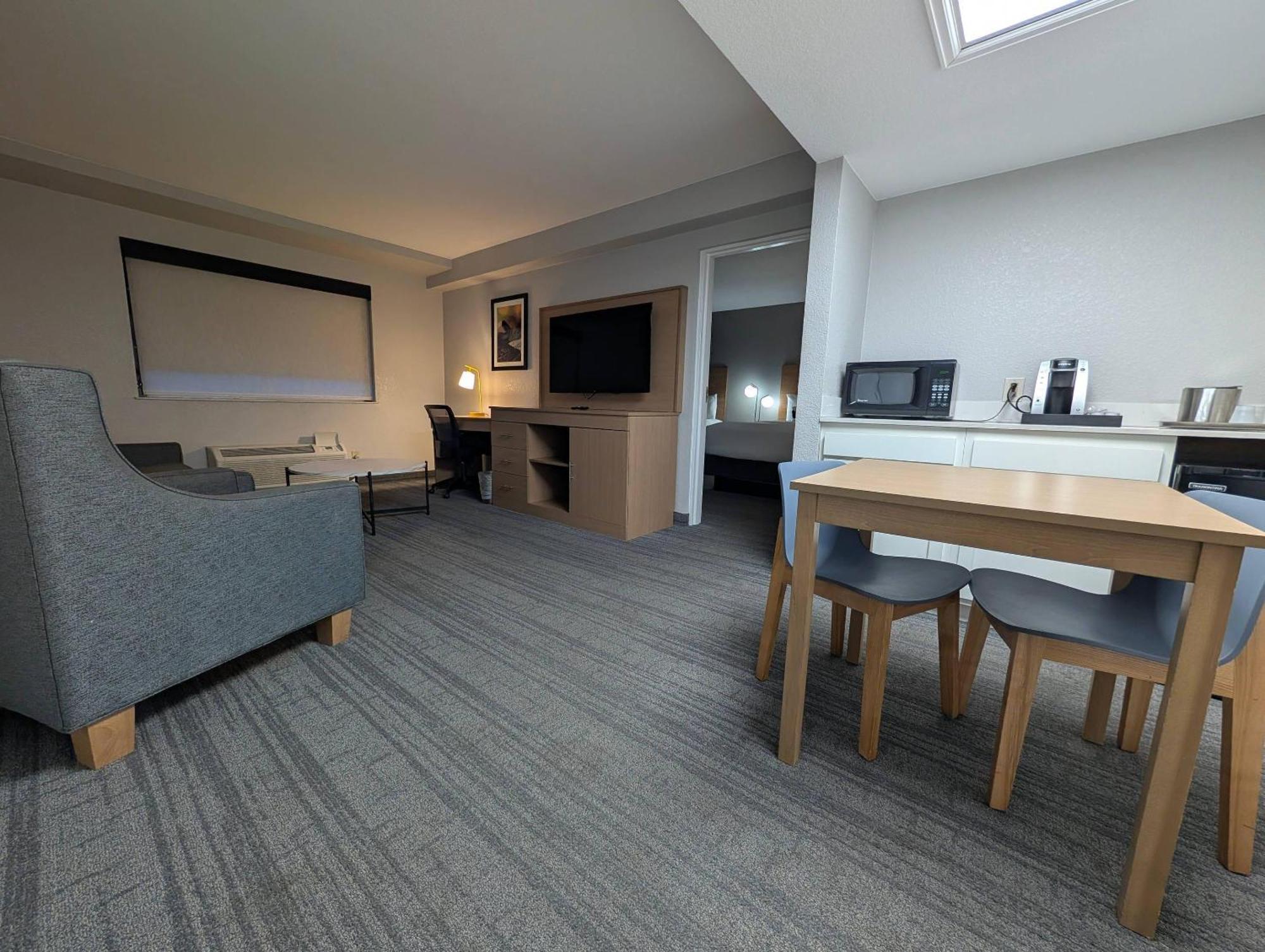 Queen Suite Two Queen Beds Non Smoking