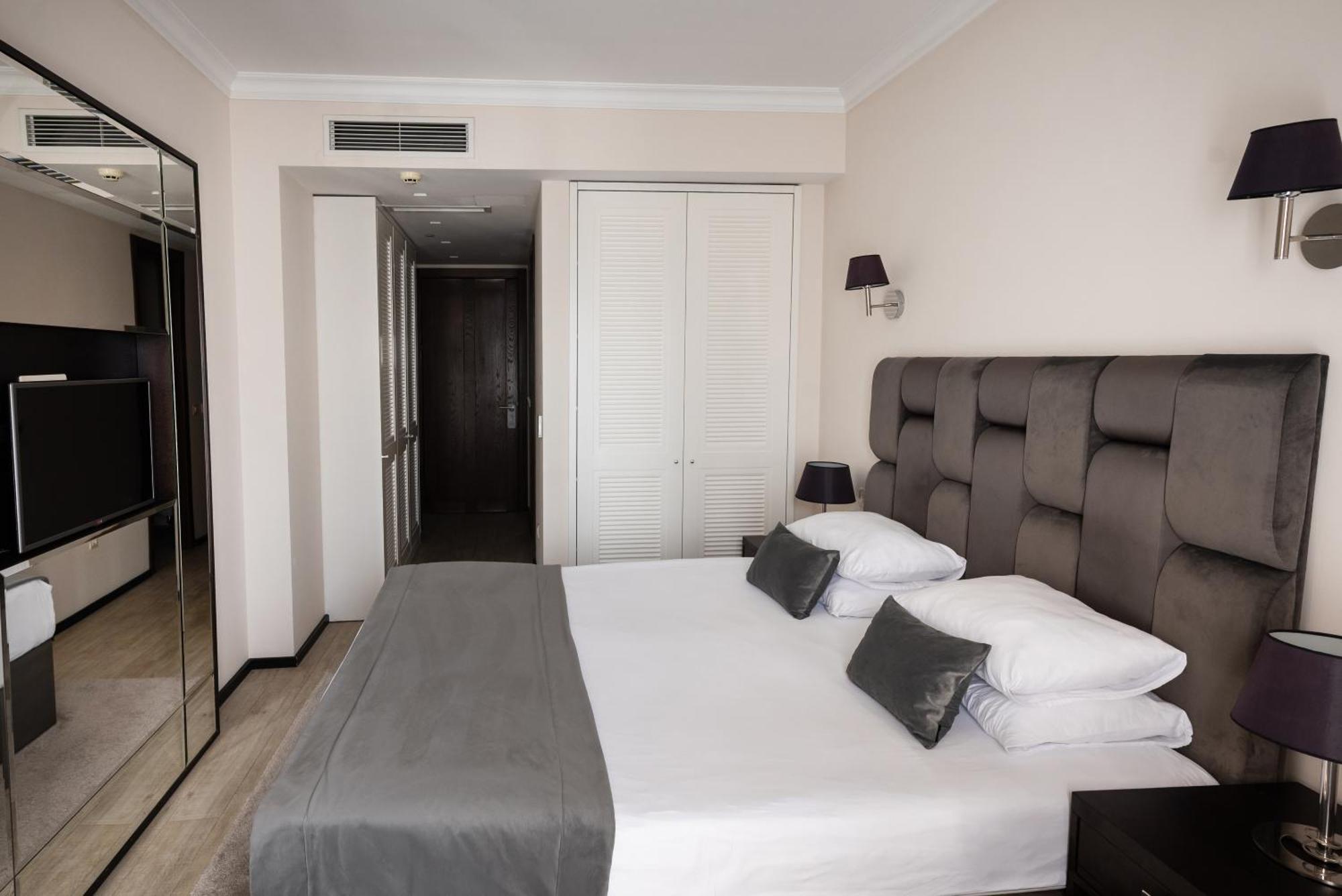 Deluxe Double Room Balcony,1758592393:JPEG