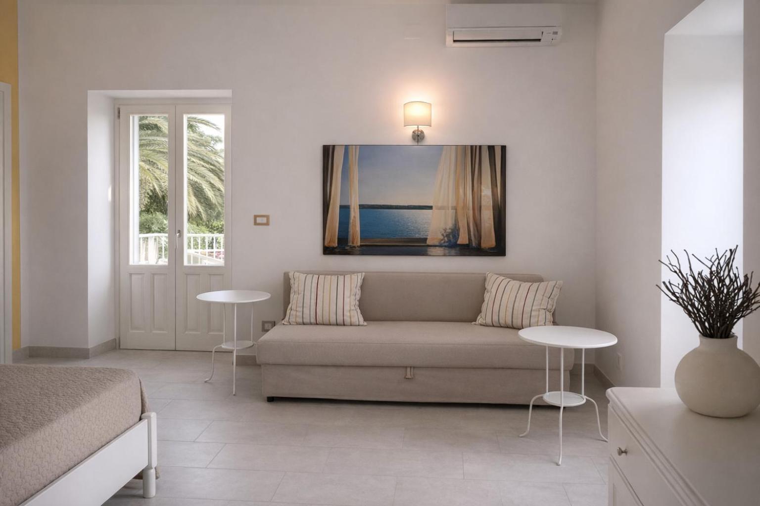 Deluxe Double Room Balcony,1758594843:JPEG