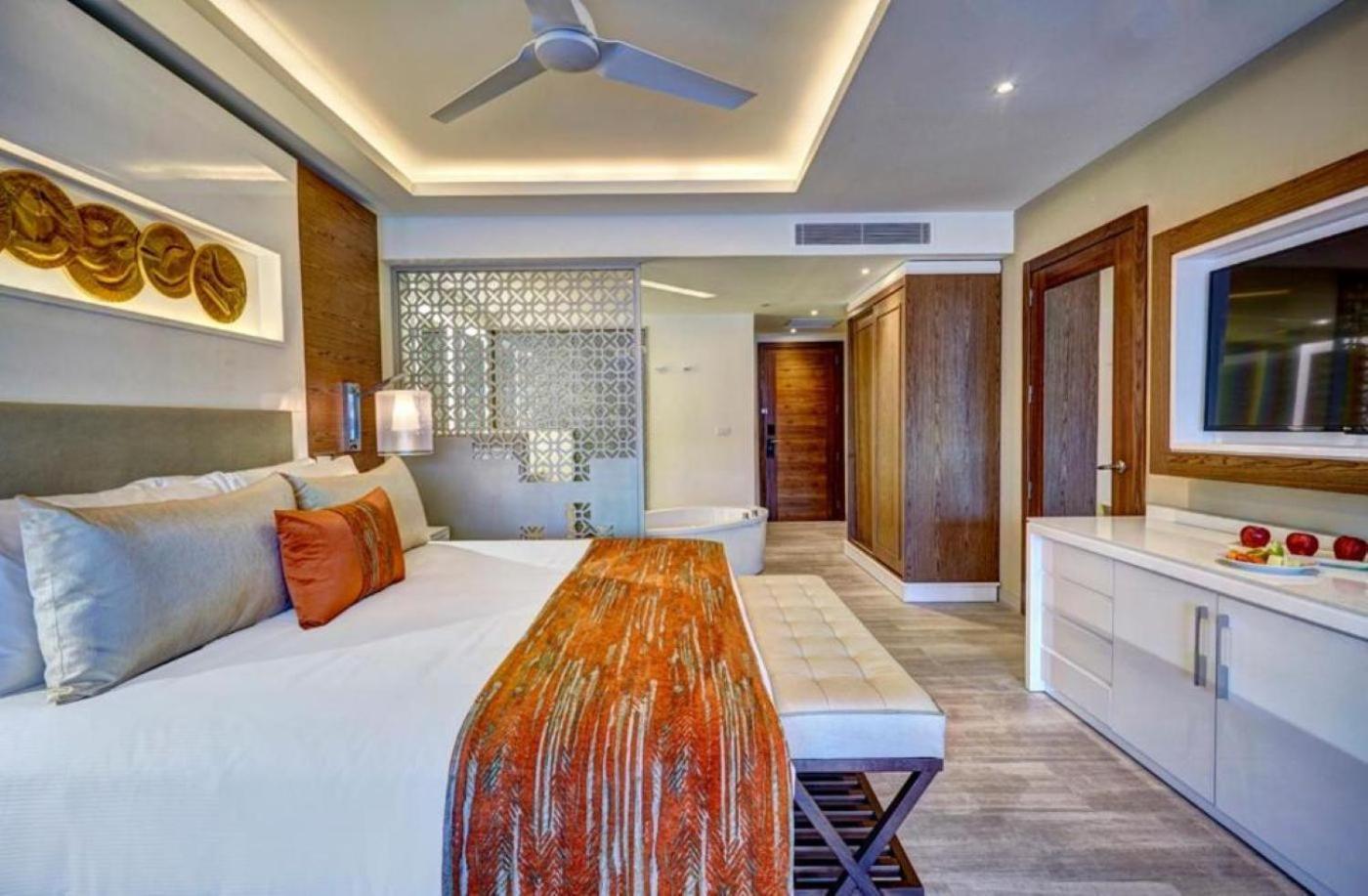 Luxury Junior Suite Swim Out