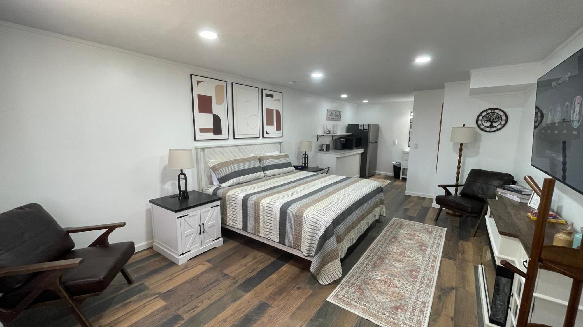 Deluxe King Suite