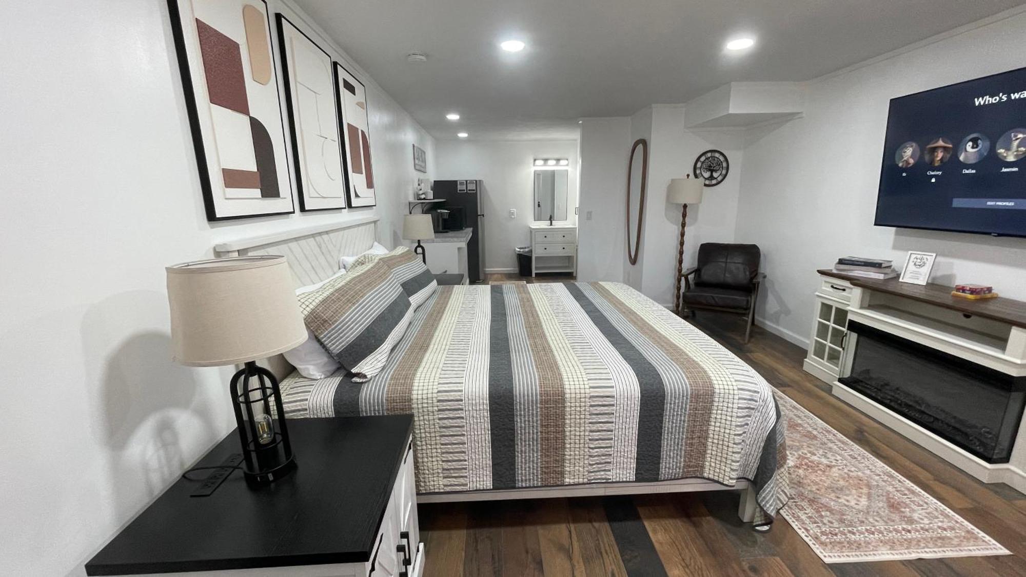 Deluxe King Suite