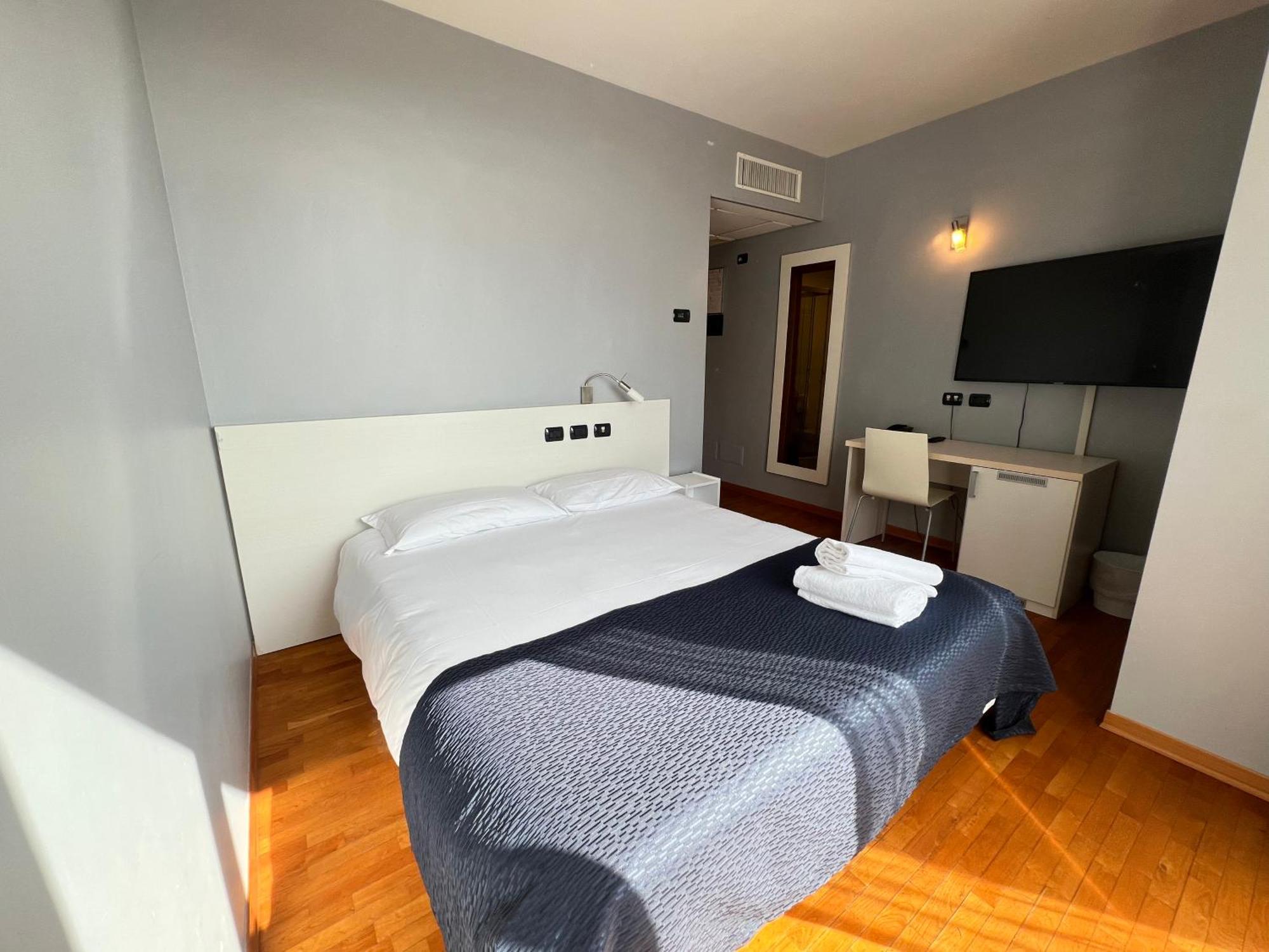 Single Room,1758636185:JPEG
