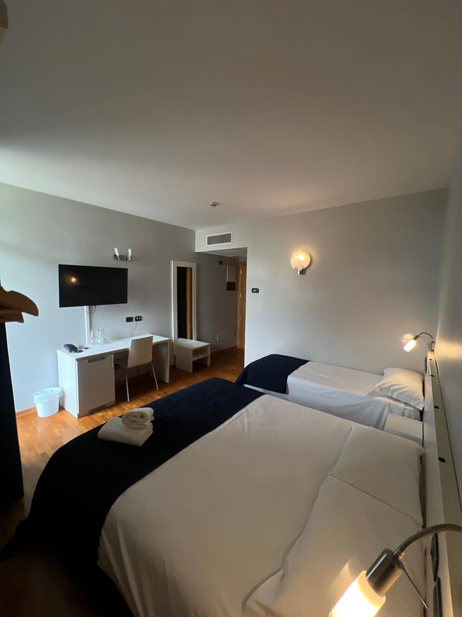 Double or Twin Room,1758636186:JPEG