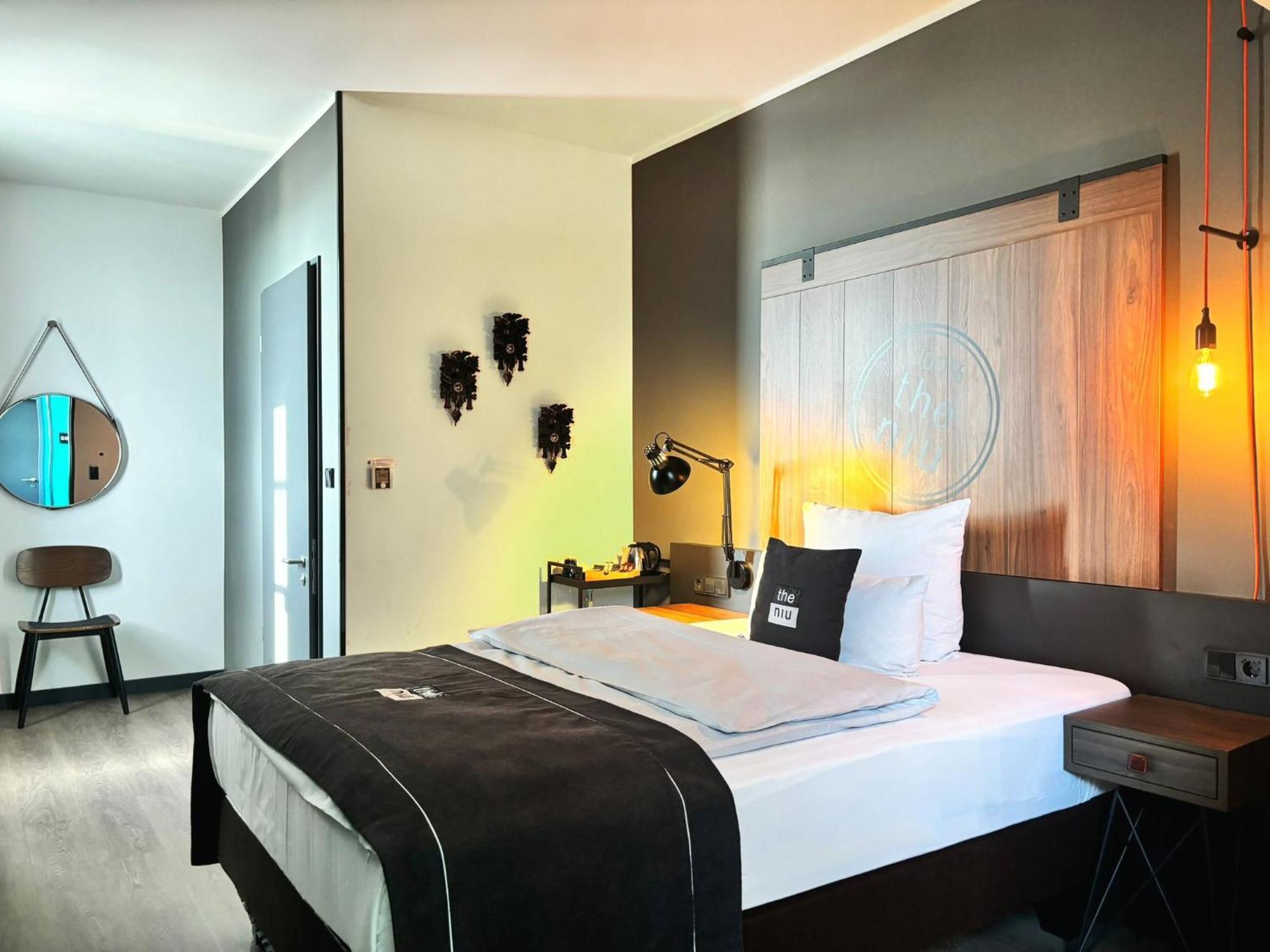 Standard Queen Room Accessible