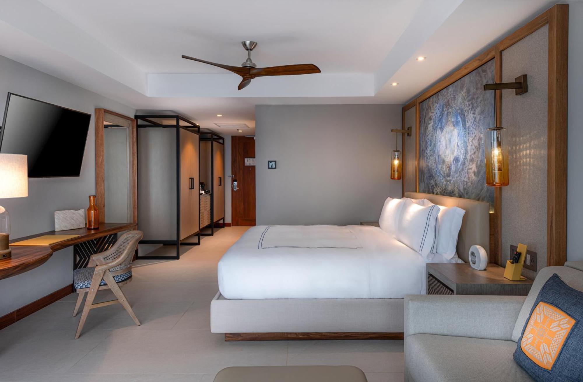 Beachfront King Room,1758805999:JPEG