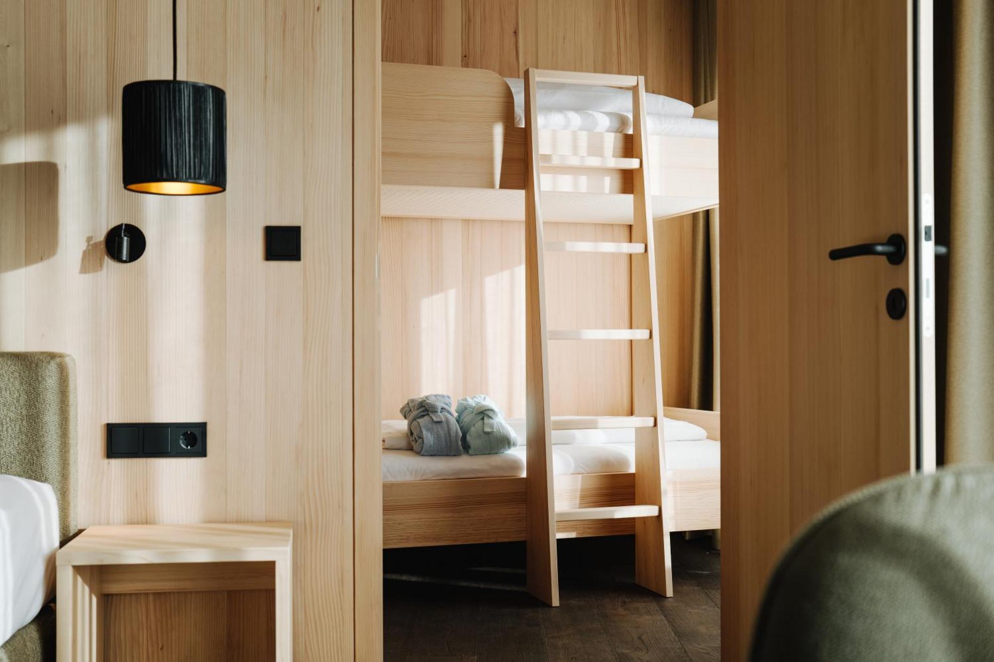 Family Suite,1758887076:JPEG
