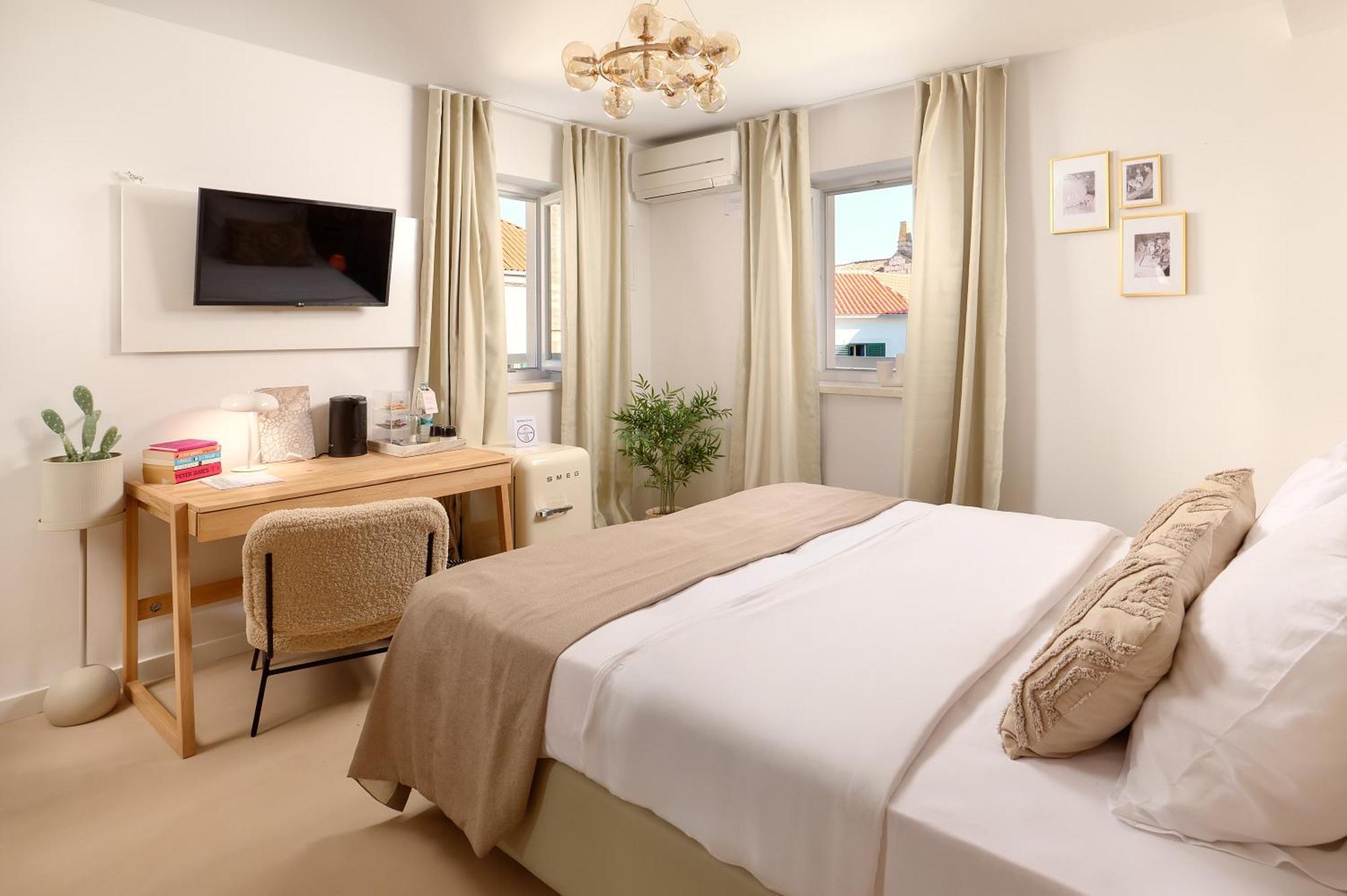Double Room,1759143972:JPEG
