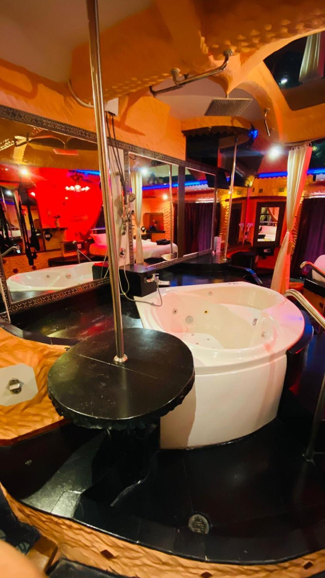 Jacuzzi room