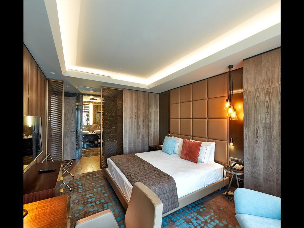 King Suite Balcony