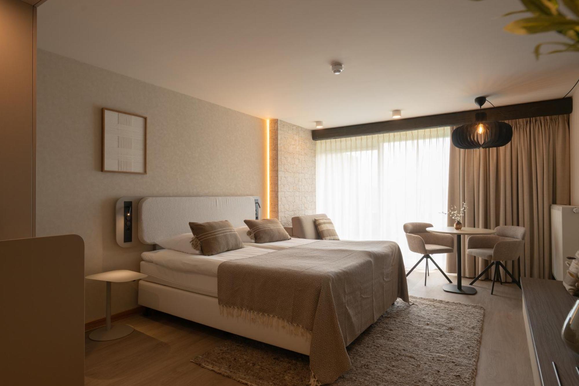 Double Room with Spa Bath,1765140859:JPEG