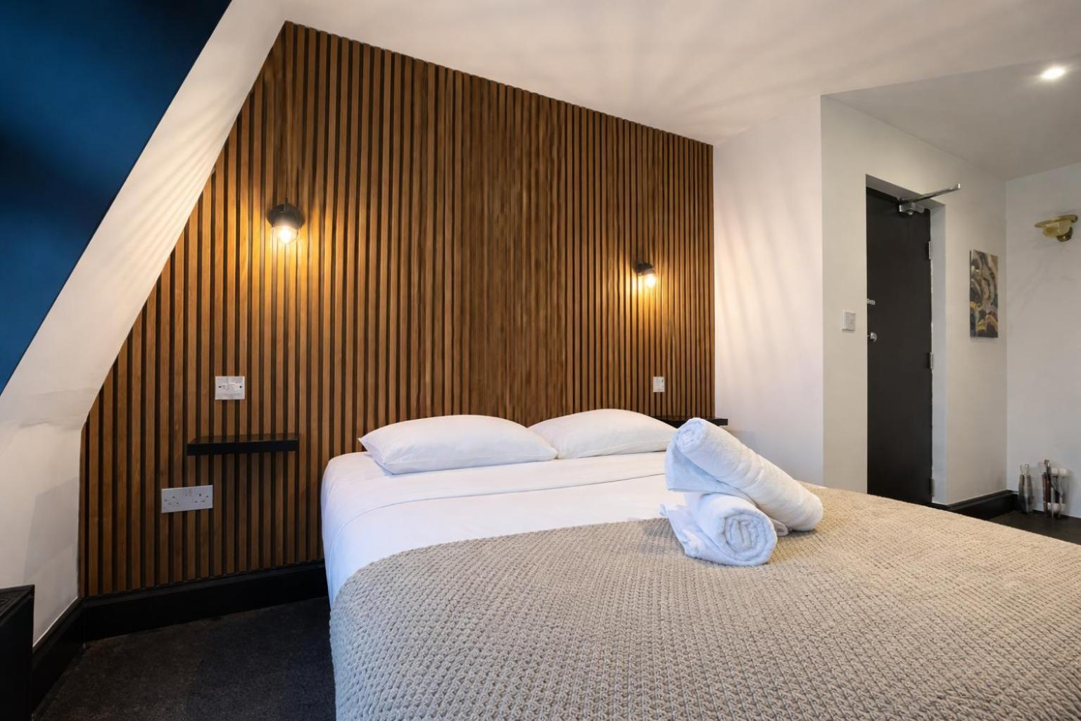 Double Room Private Bathroom