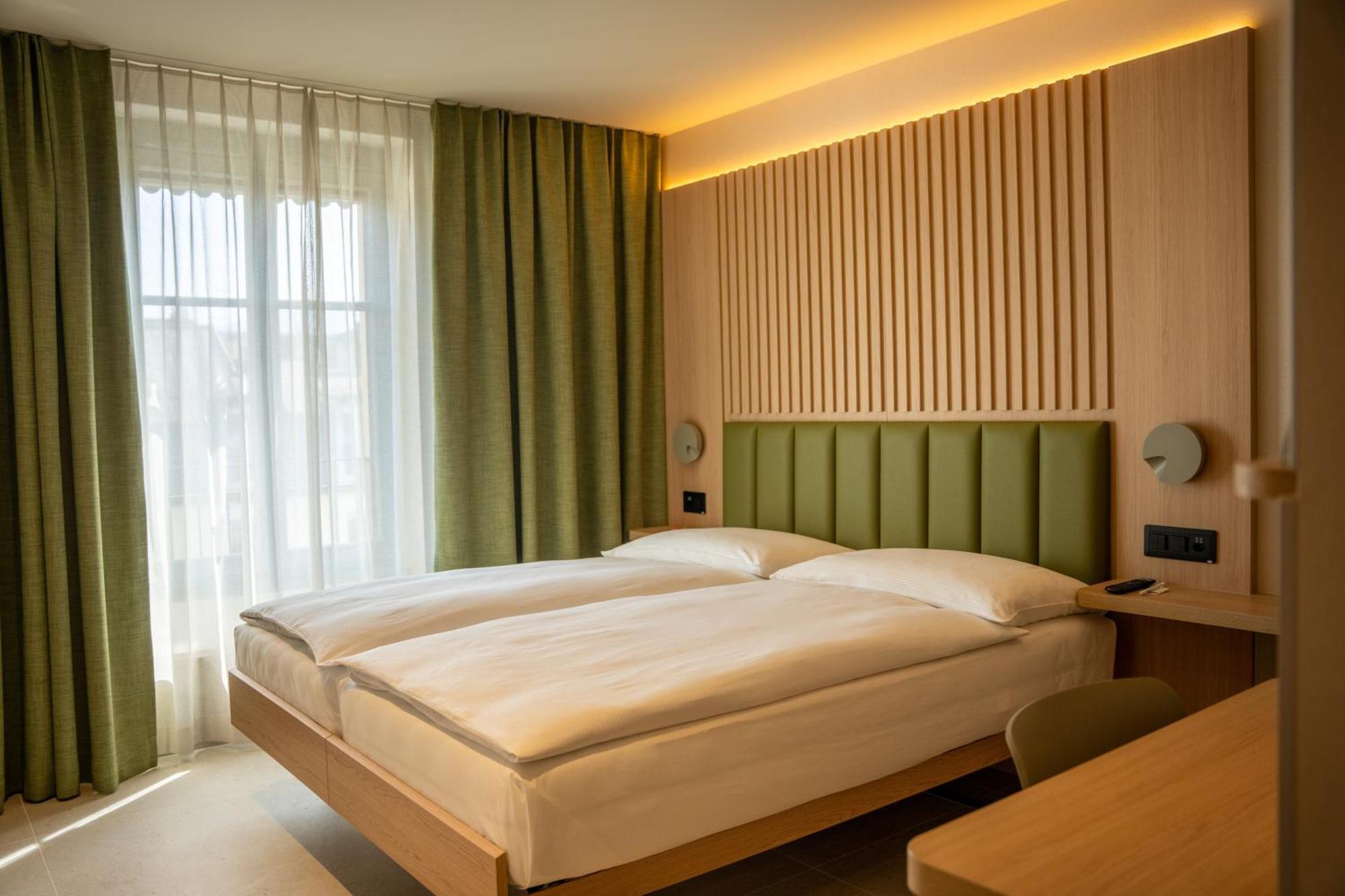 Double or Twin Room,1765142134:JPEG