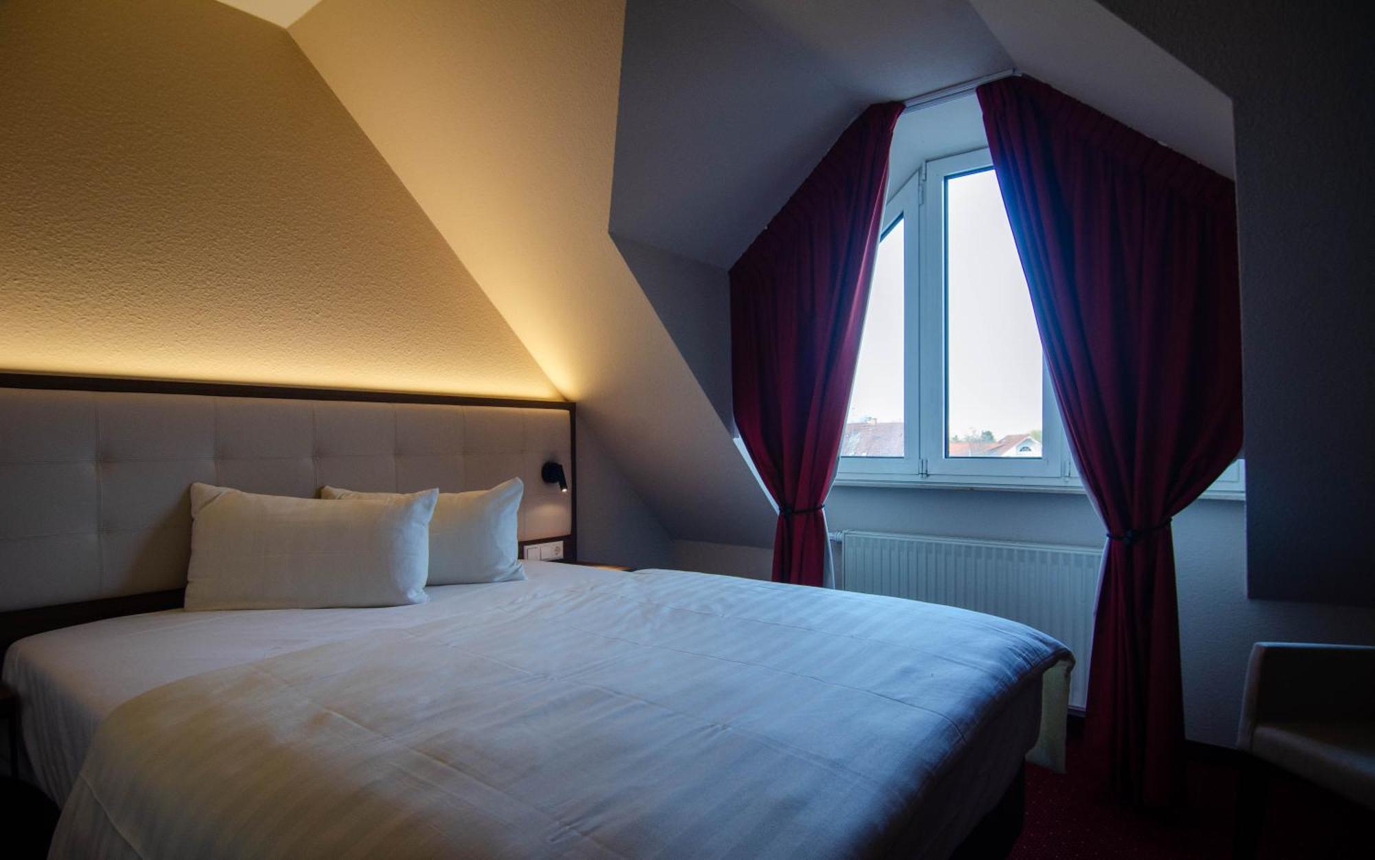 Comfort Queen Room
