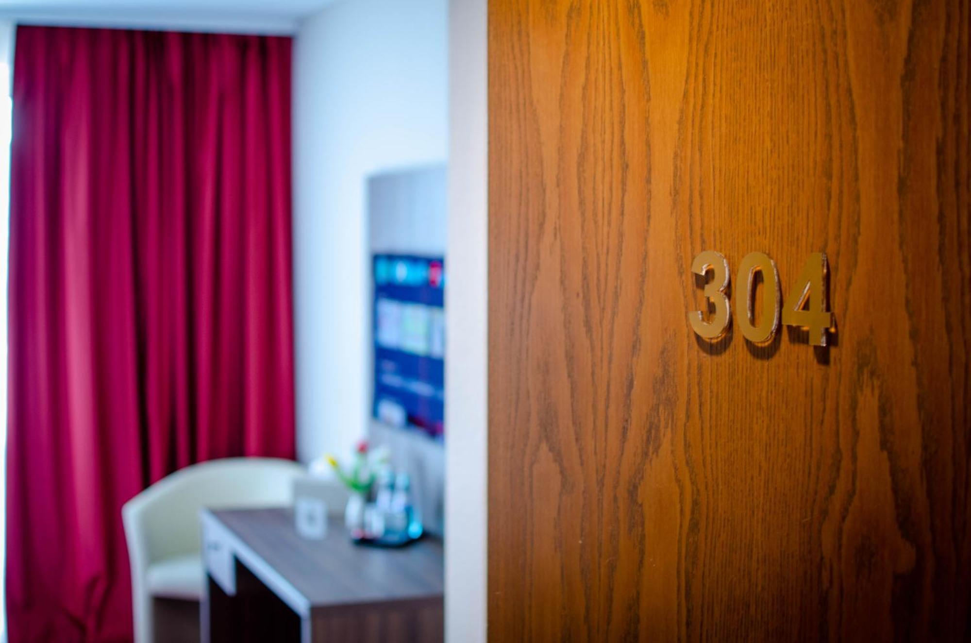 Comfort Queen Room
