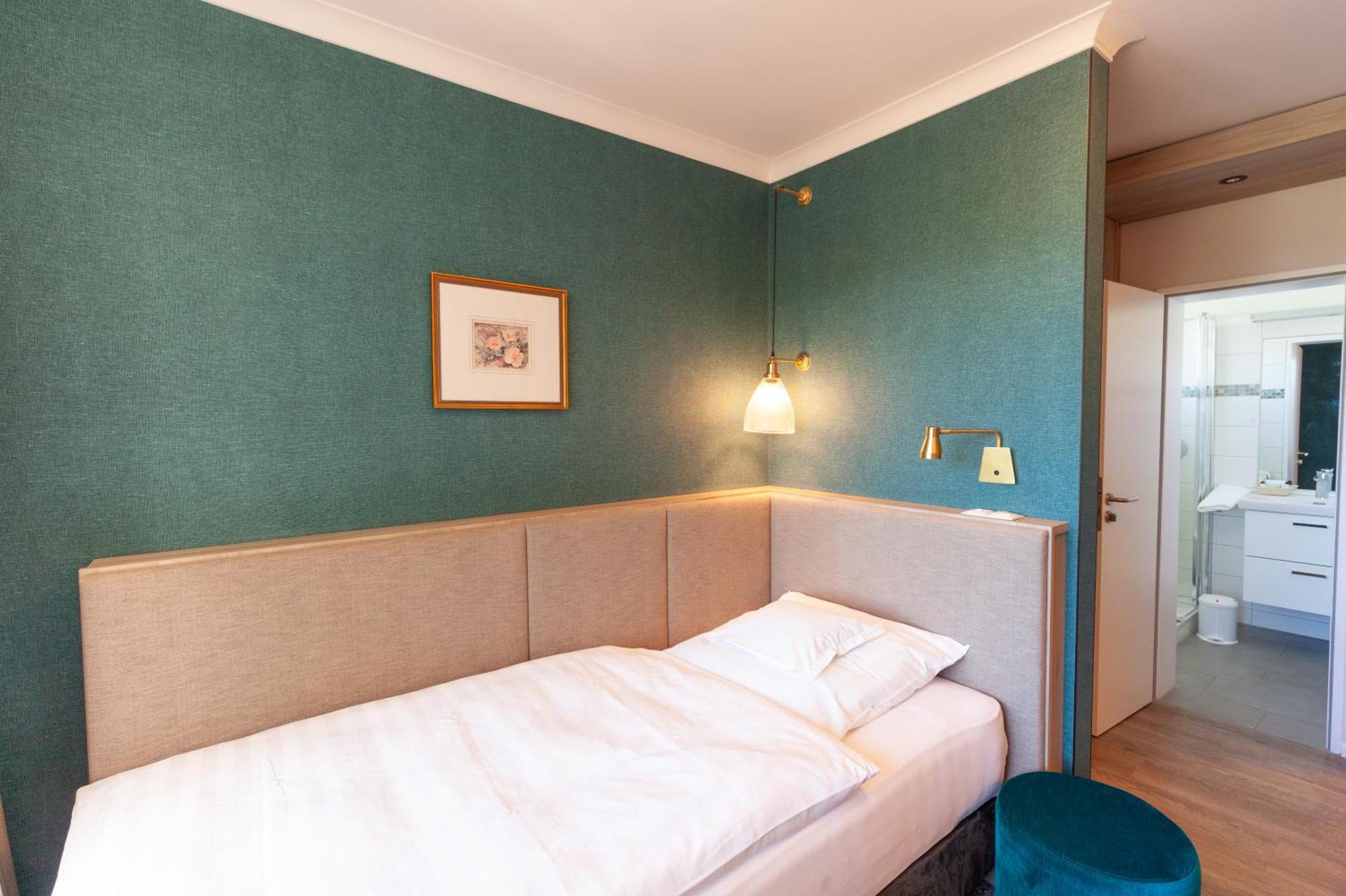 Single Room,1765145688:JPEG