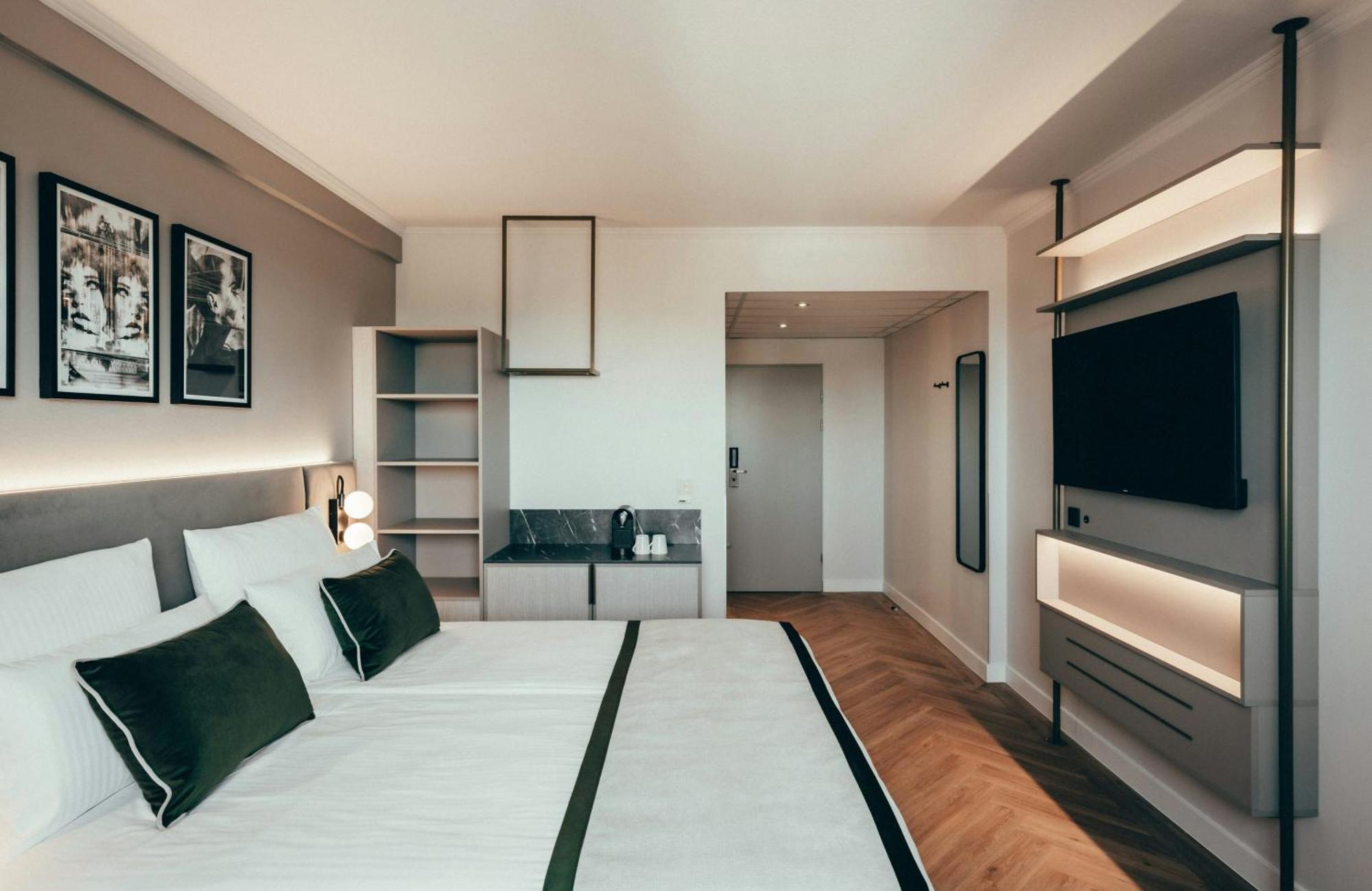 Superior Double or Twin Room,1765148207:JPEG