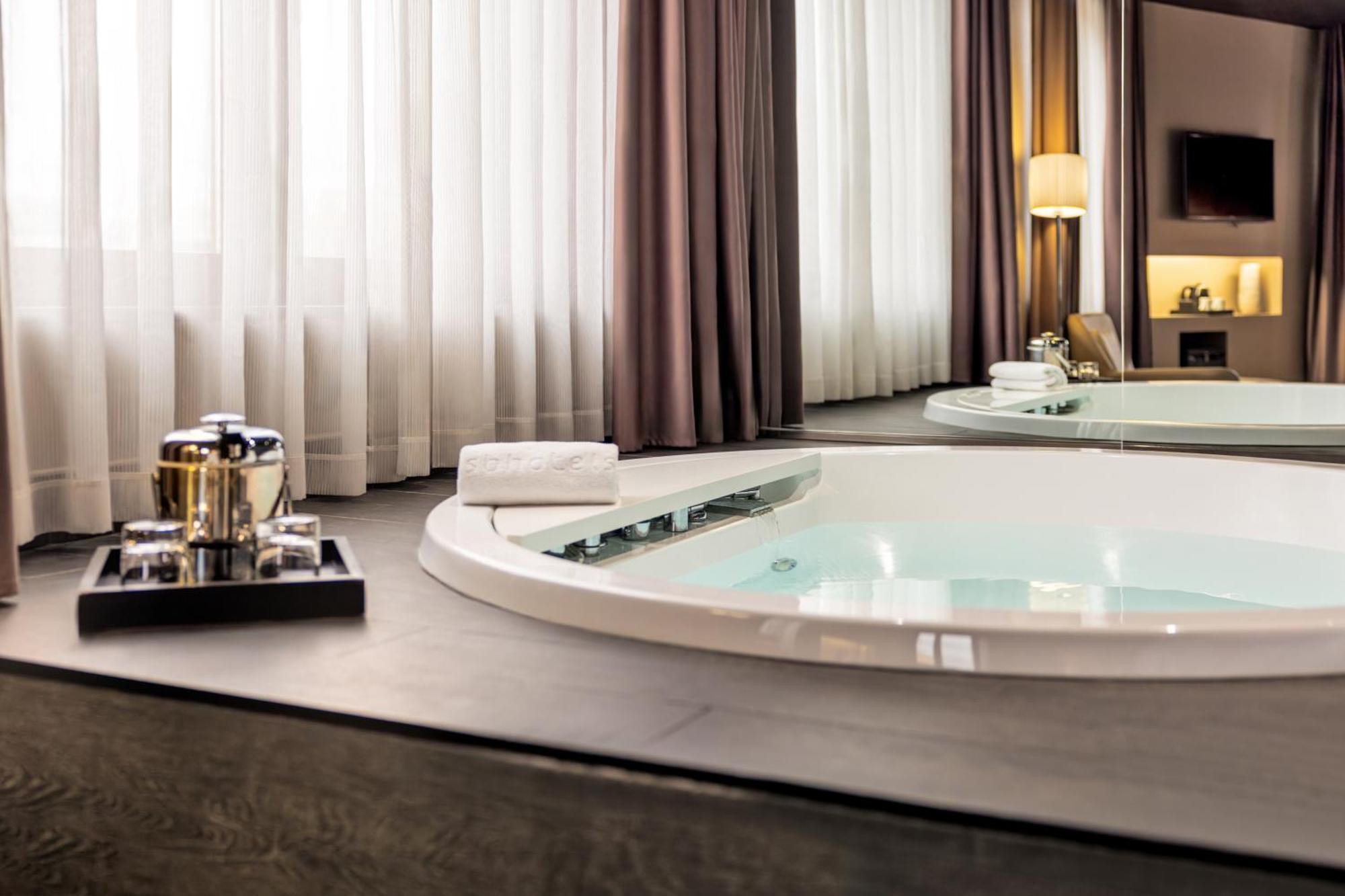 Suite Spa Bath,1765150480:JPEG