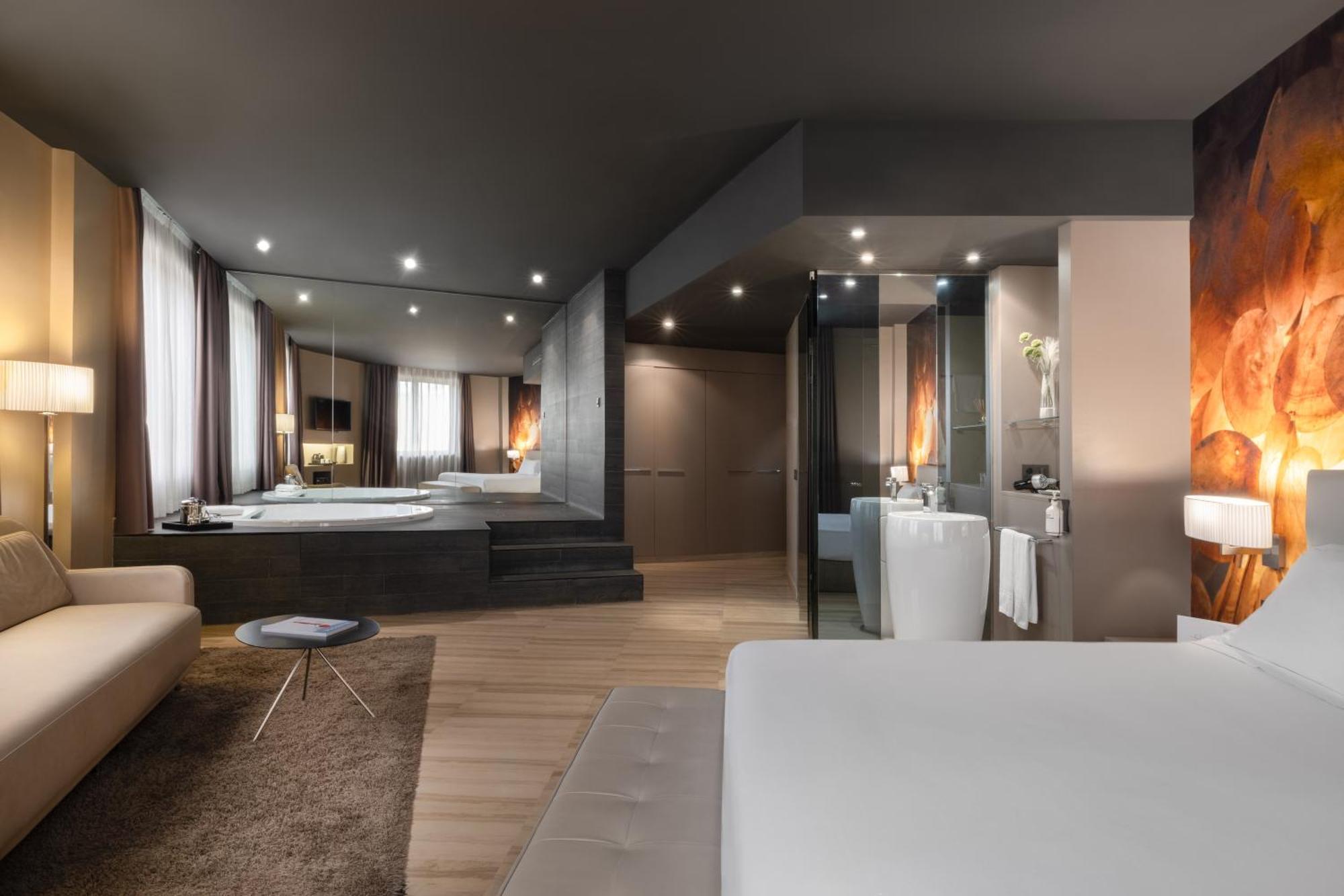 Suite with Spa Bath,1765150477:JPEG