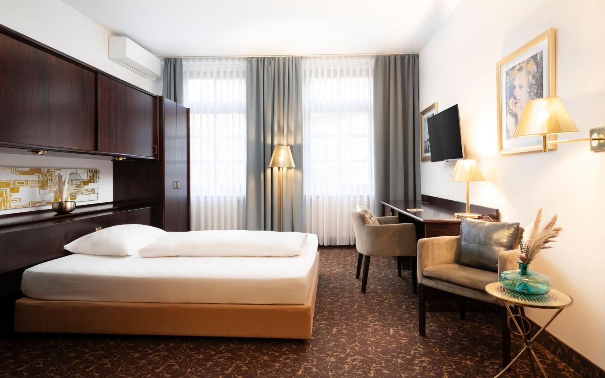 Queen Room