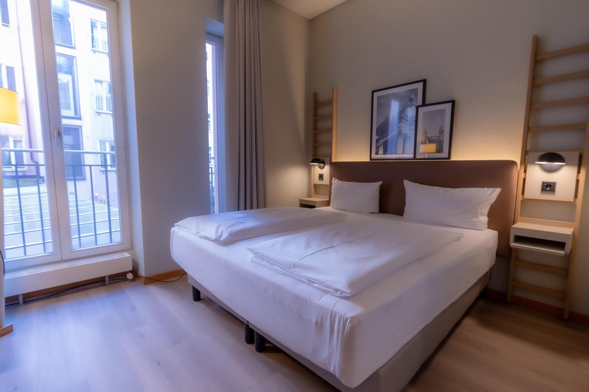 Standard Room 1 King Bed