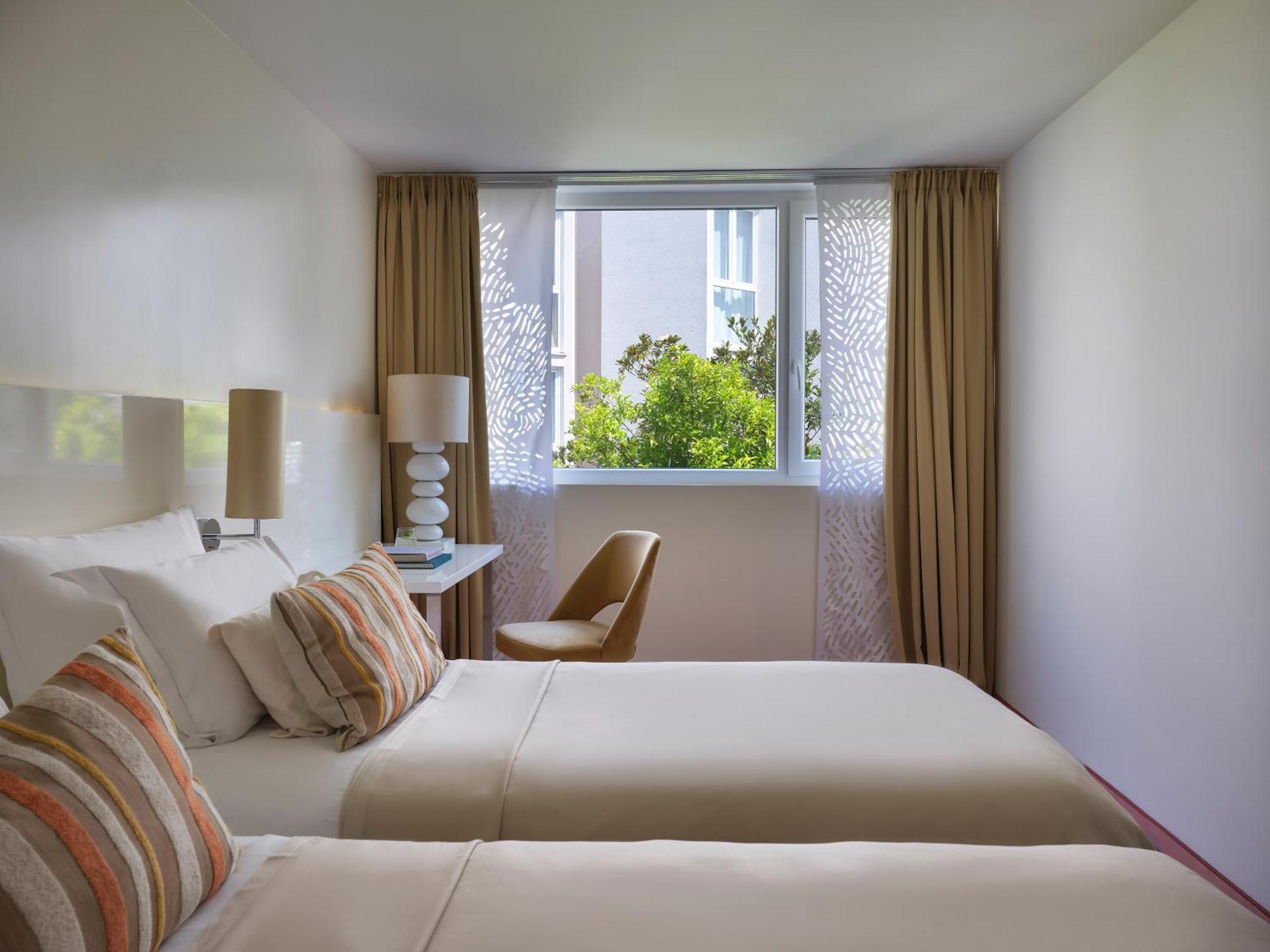 Double or Twin Room Atrium View
