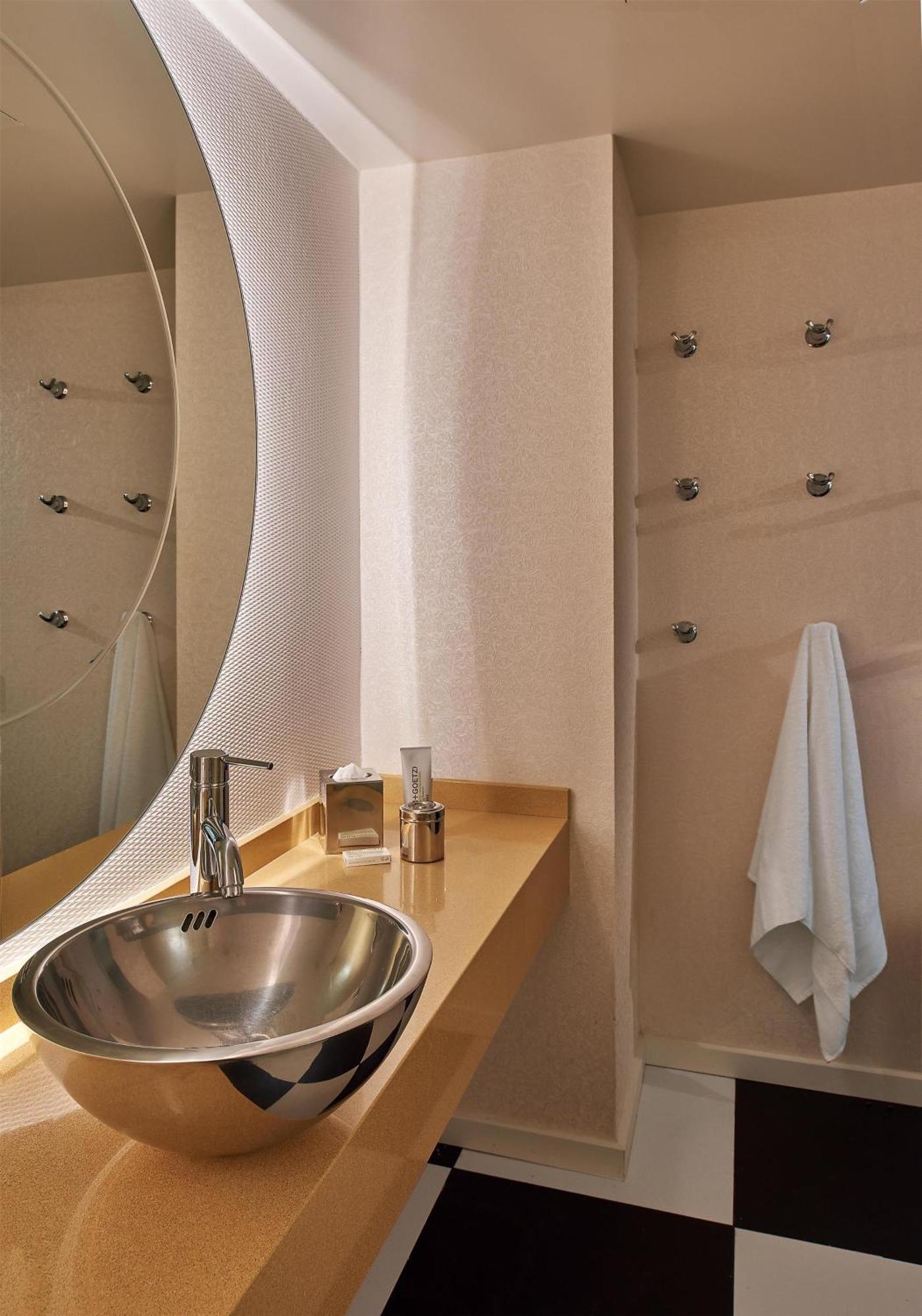 King Studio Suite