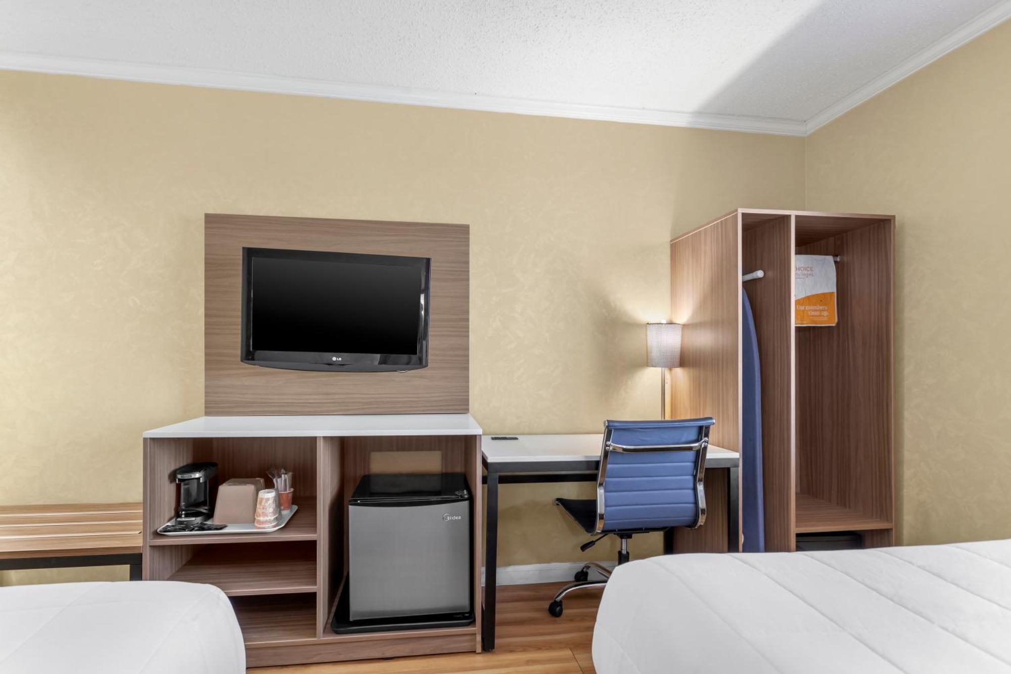 Standard Queen Room Two Queen Beds Non-Smoking